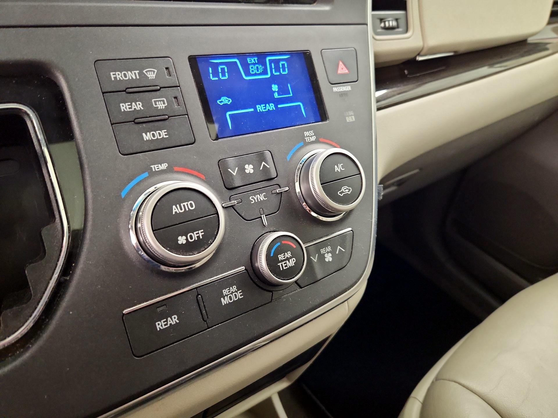 Thumbnail: 2017 Toyota Sienna - 17