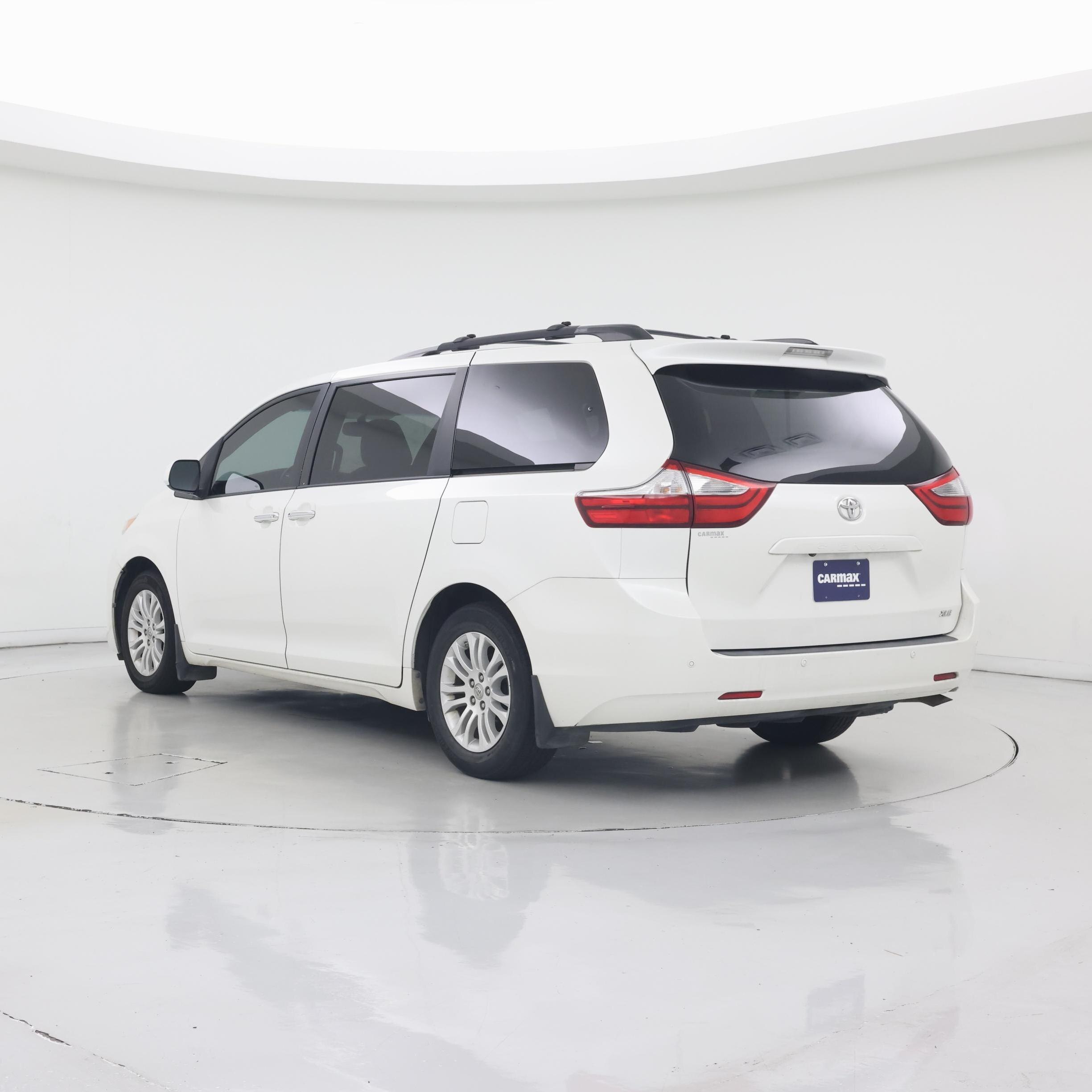Thumbnail: 2017 Toyota Sienna - 2