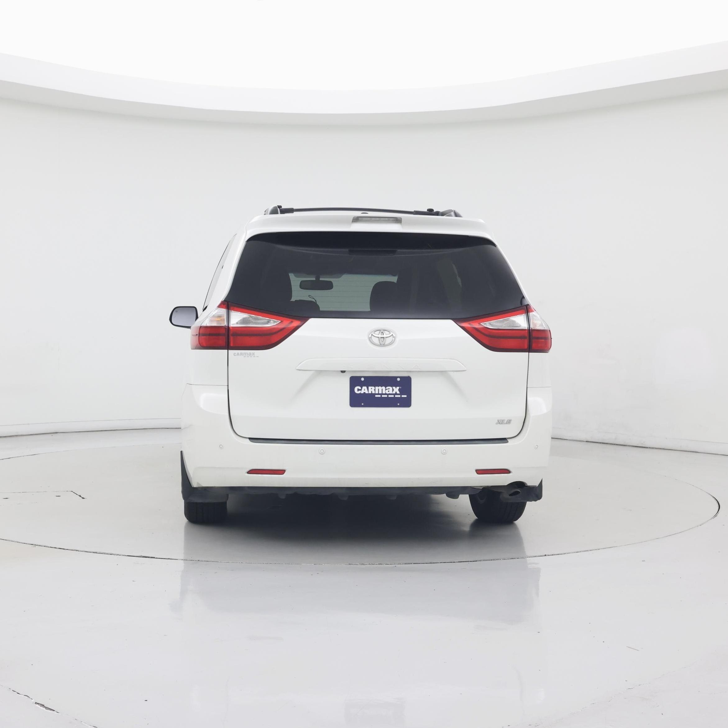 Thumbnail: 2017 Toyota Sienna - 6
