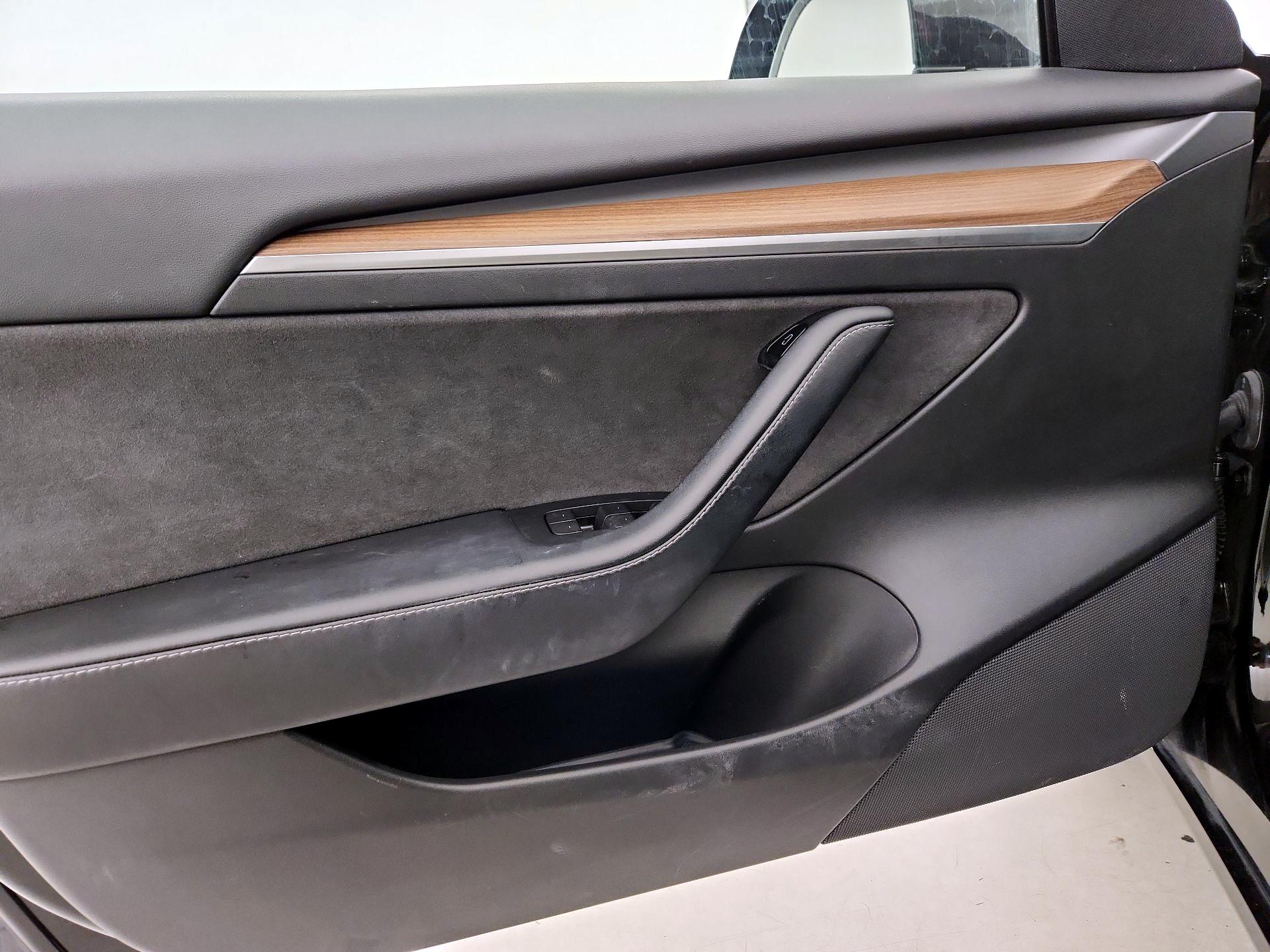 Thumbnail: 2022 Tesla Model 3 - 12