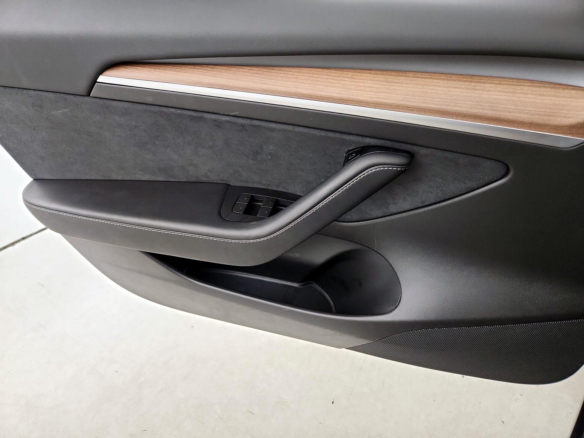 Thumbnail: 2022 Tesla Model 3 - 12