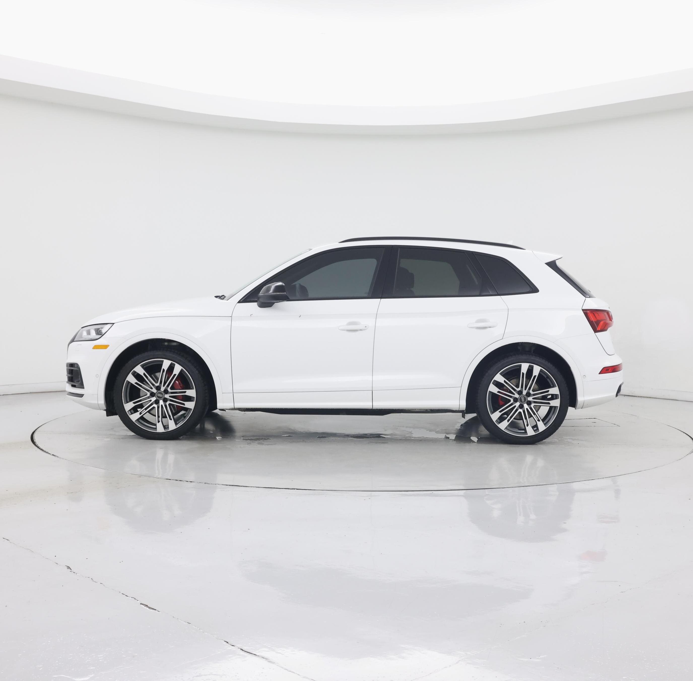 Thumbnail: 2020 Audi SQ5 - 3