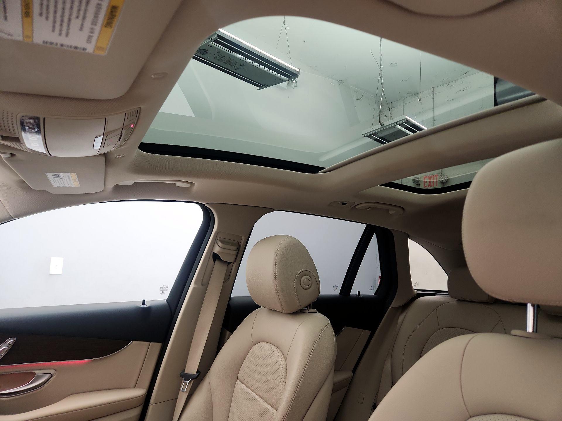 Thumbnail: 2022 Mercedes-Benz GLC - 19