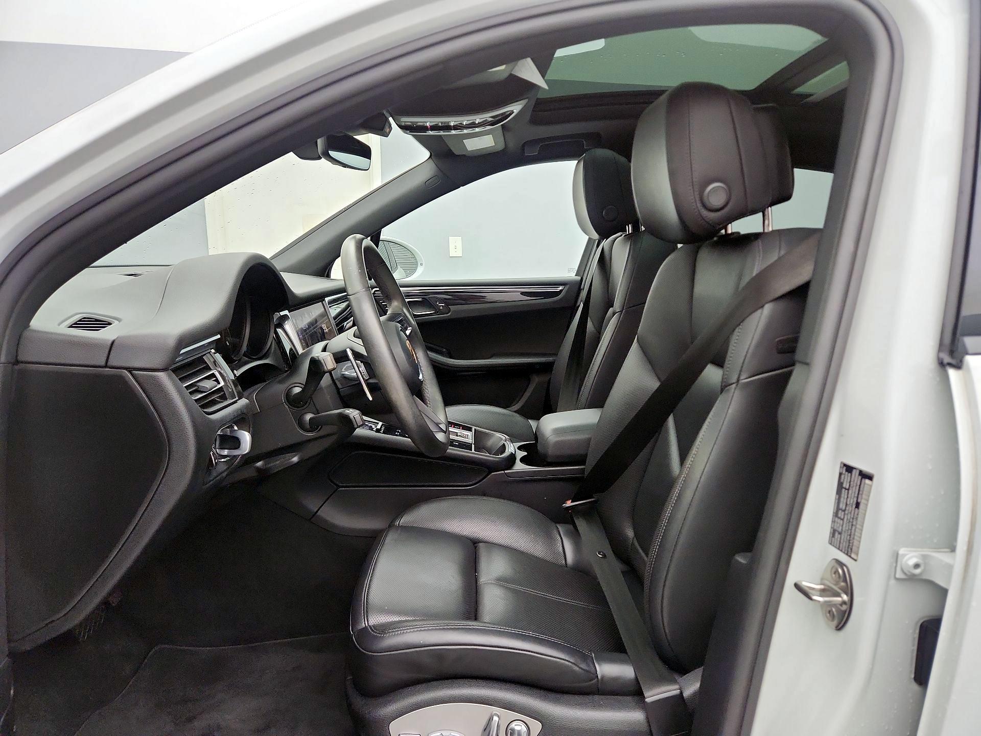 Thumbnail: 2022 Porsche Macan - 11