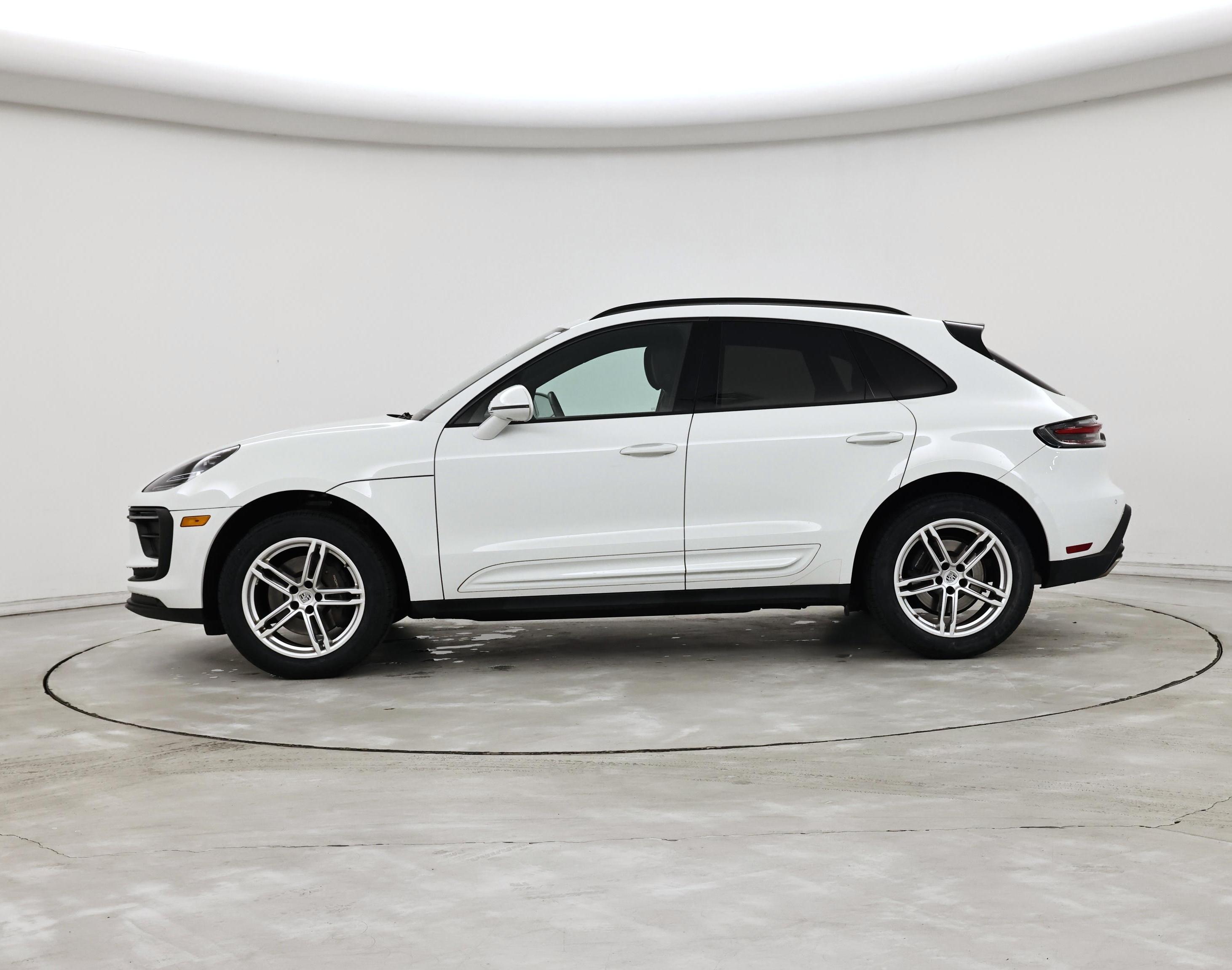 Thumbnail: 2022 Porsche Macan - 3