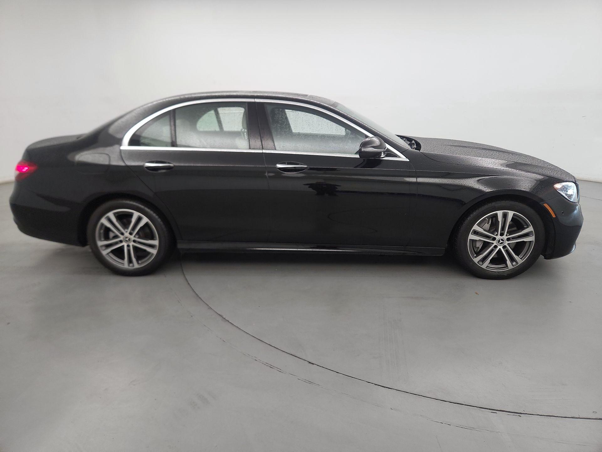 Thumbnail: 2022 Mercedes-Benz E-Class - 4
