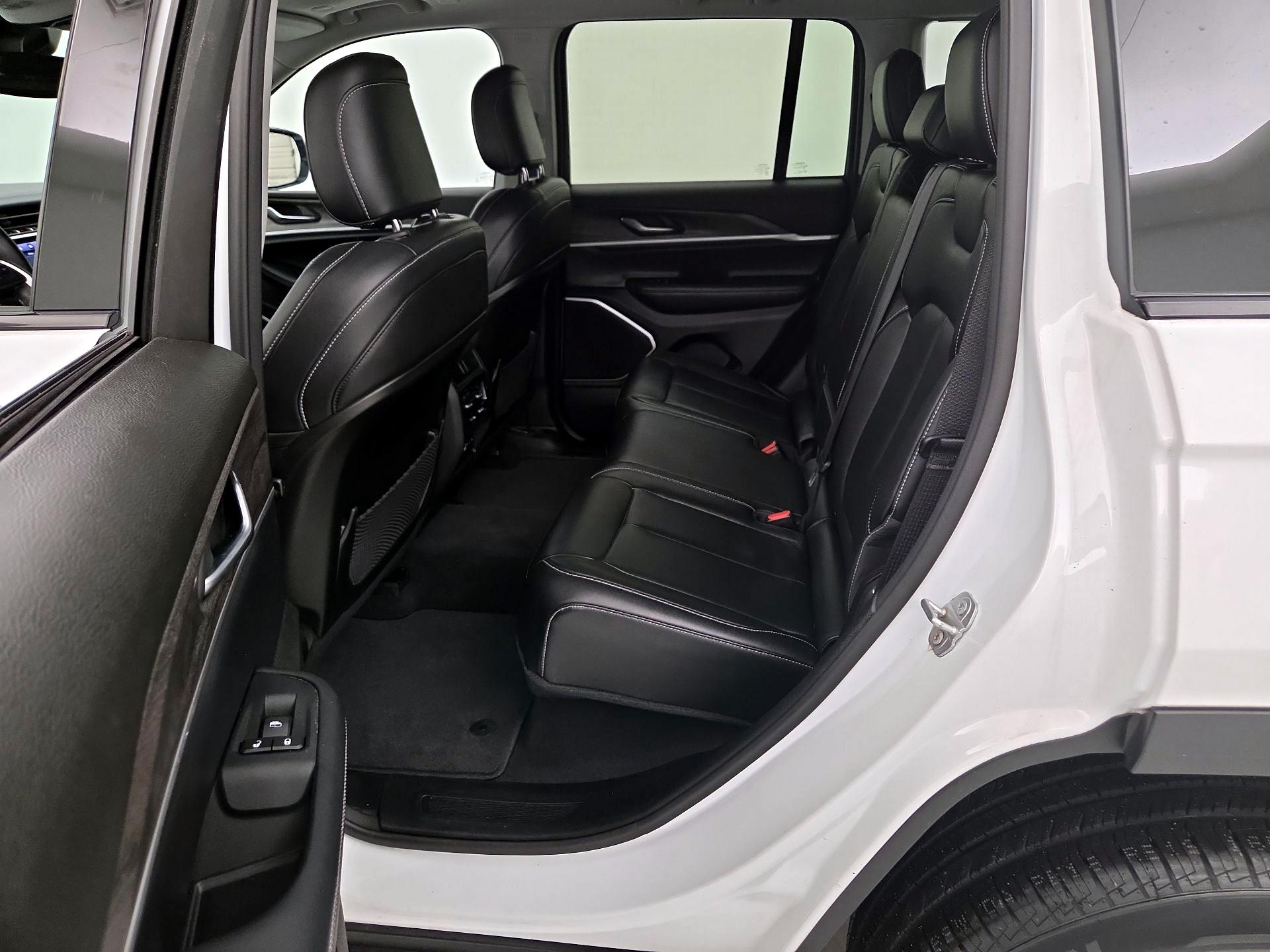 Thumbnail: 2022 Jeep Grand Cherokee - 20