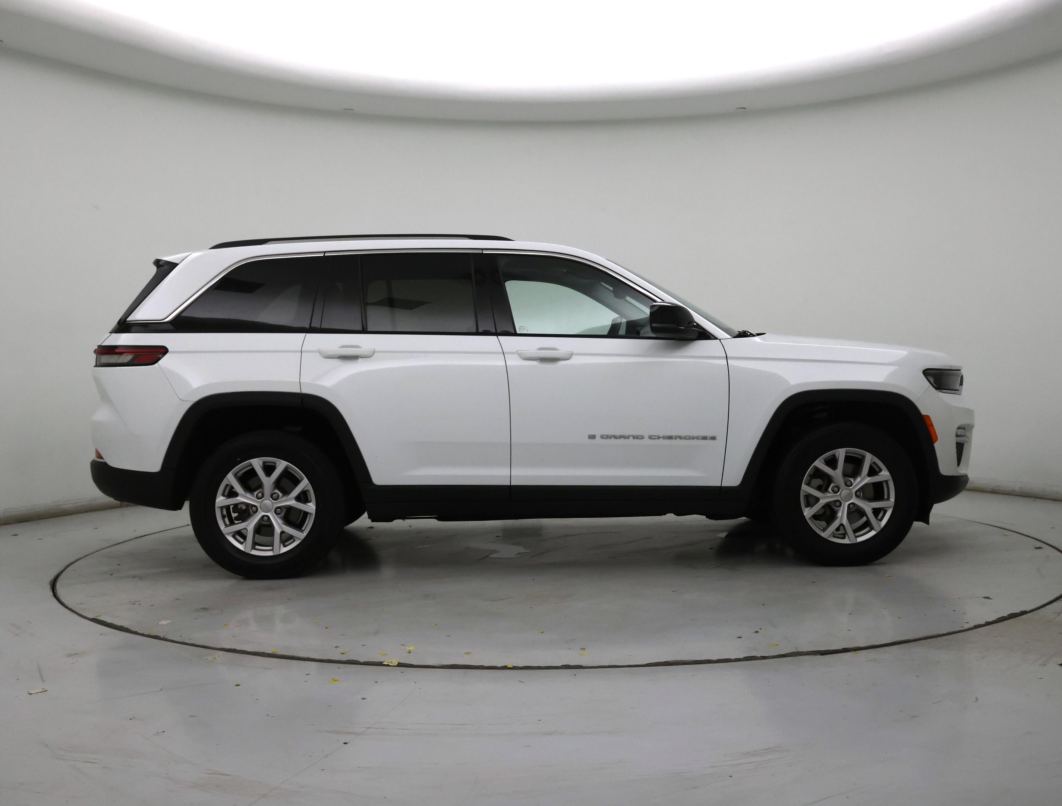 Thumbnail: 2022 Jeep Grand Cherokee - 7