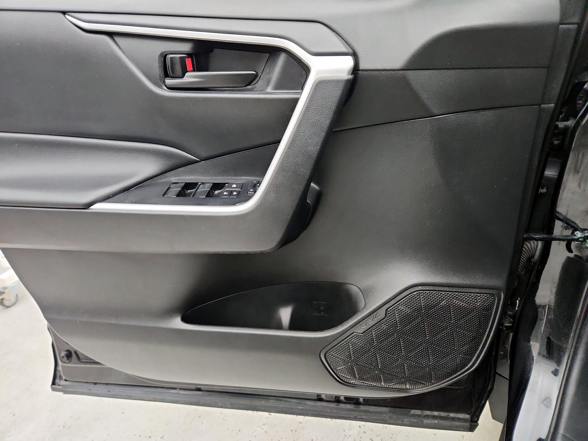 Thumbnail: 2021 Toyota RAV4 - 12