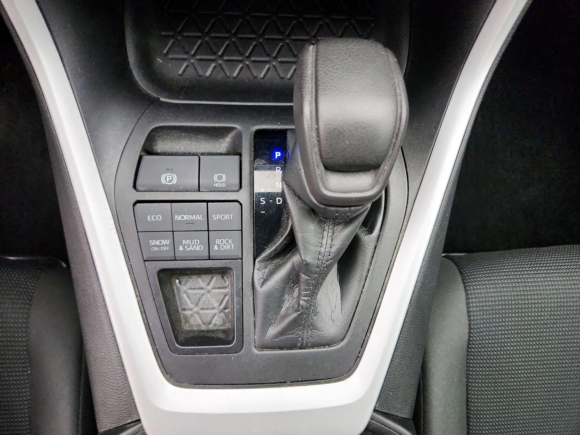 Thumbnail: 2021 Toyota RAV4 - 17