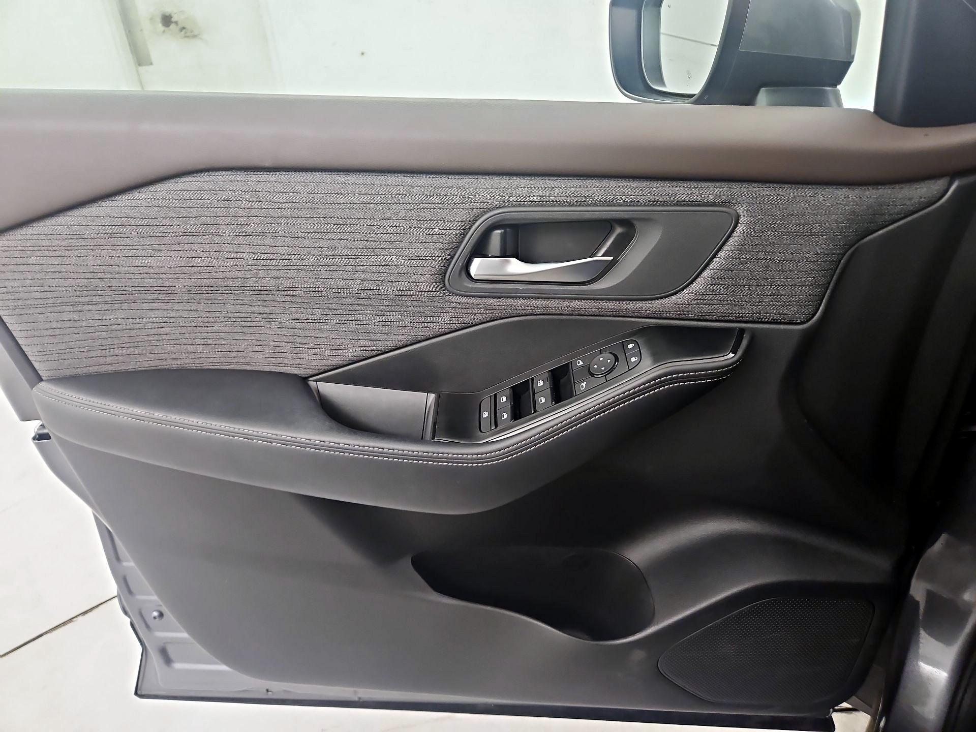 Thumbnail: 2023 Nissan Rogue - 12