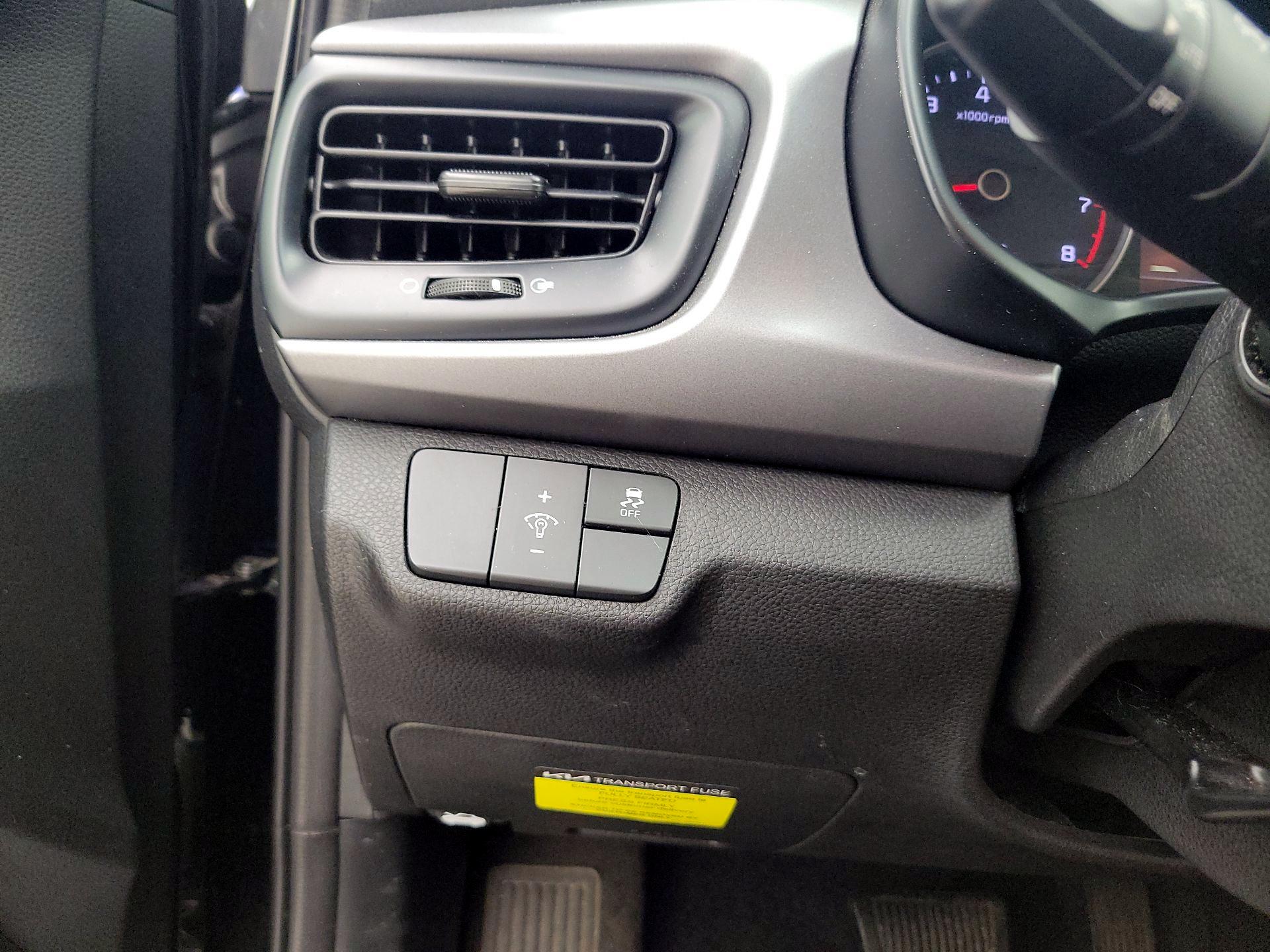 Thumbnail: 2023 Kia Rio - 11