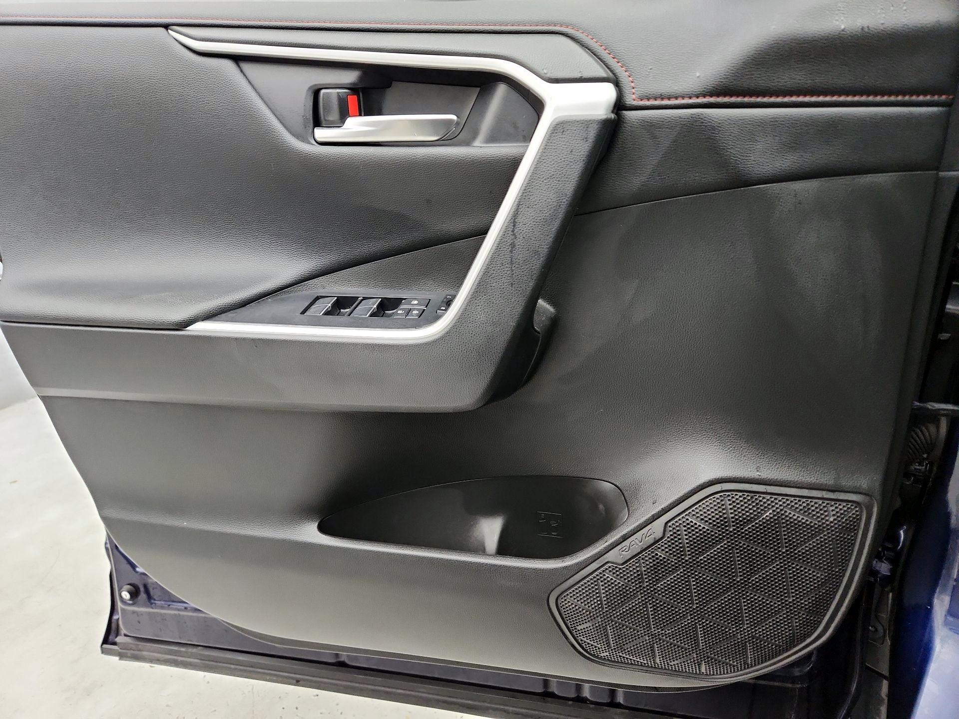 Thumbnail: 2021 Toyota RAV4 - 12