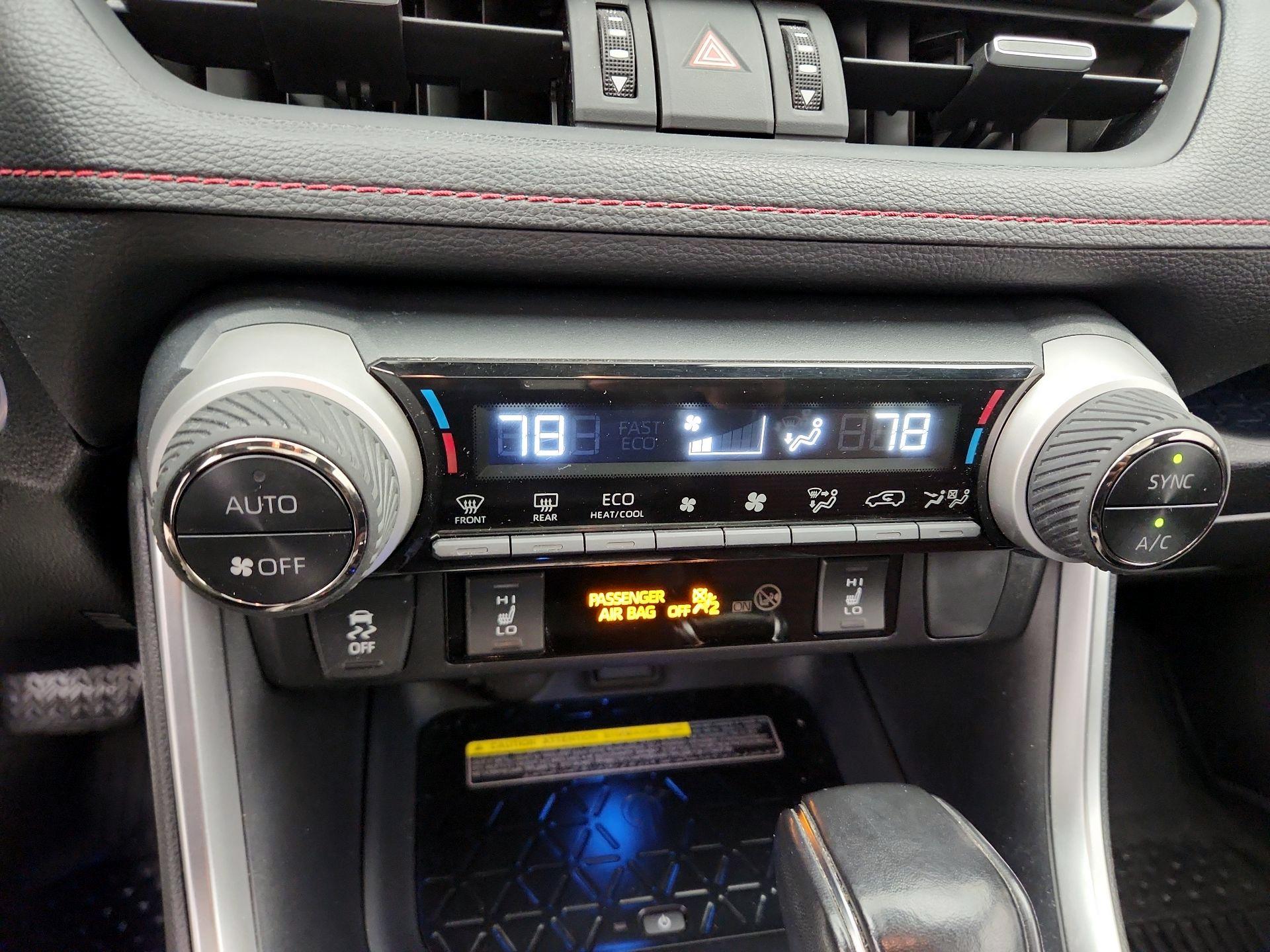 Thumbnail: 2021 Toyota RAV4 - 16