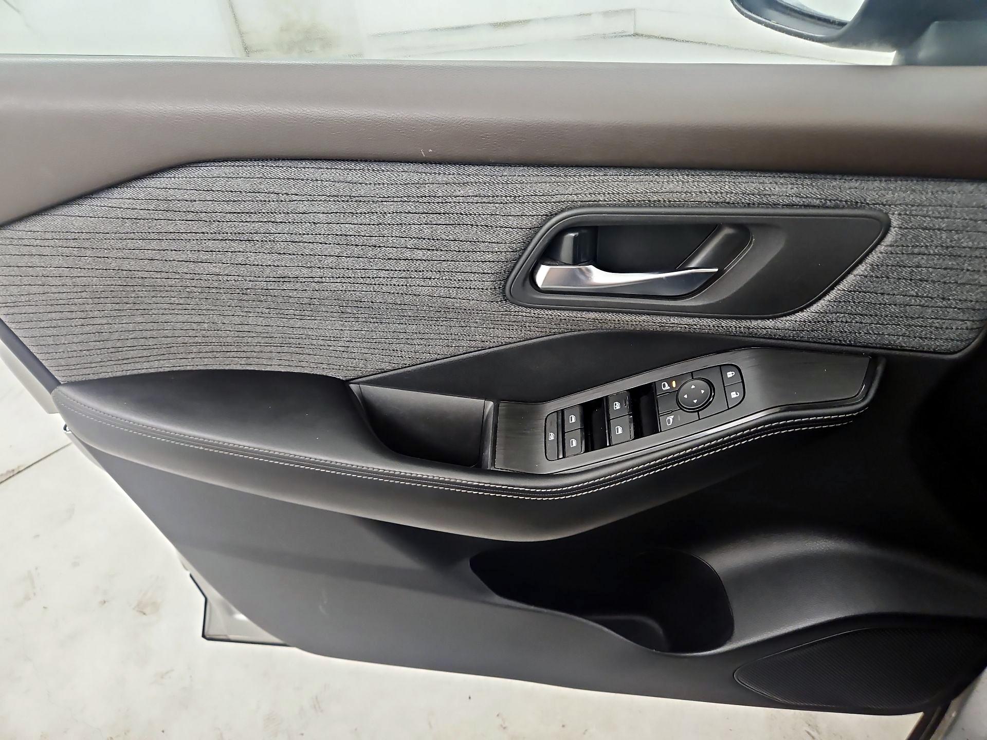 Thumbnail: 2023 Nissan Rogue - 12