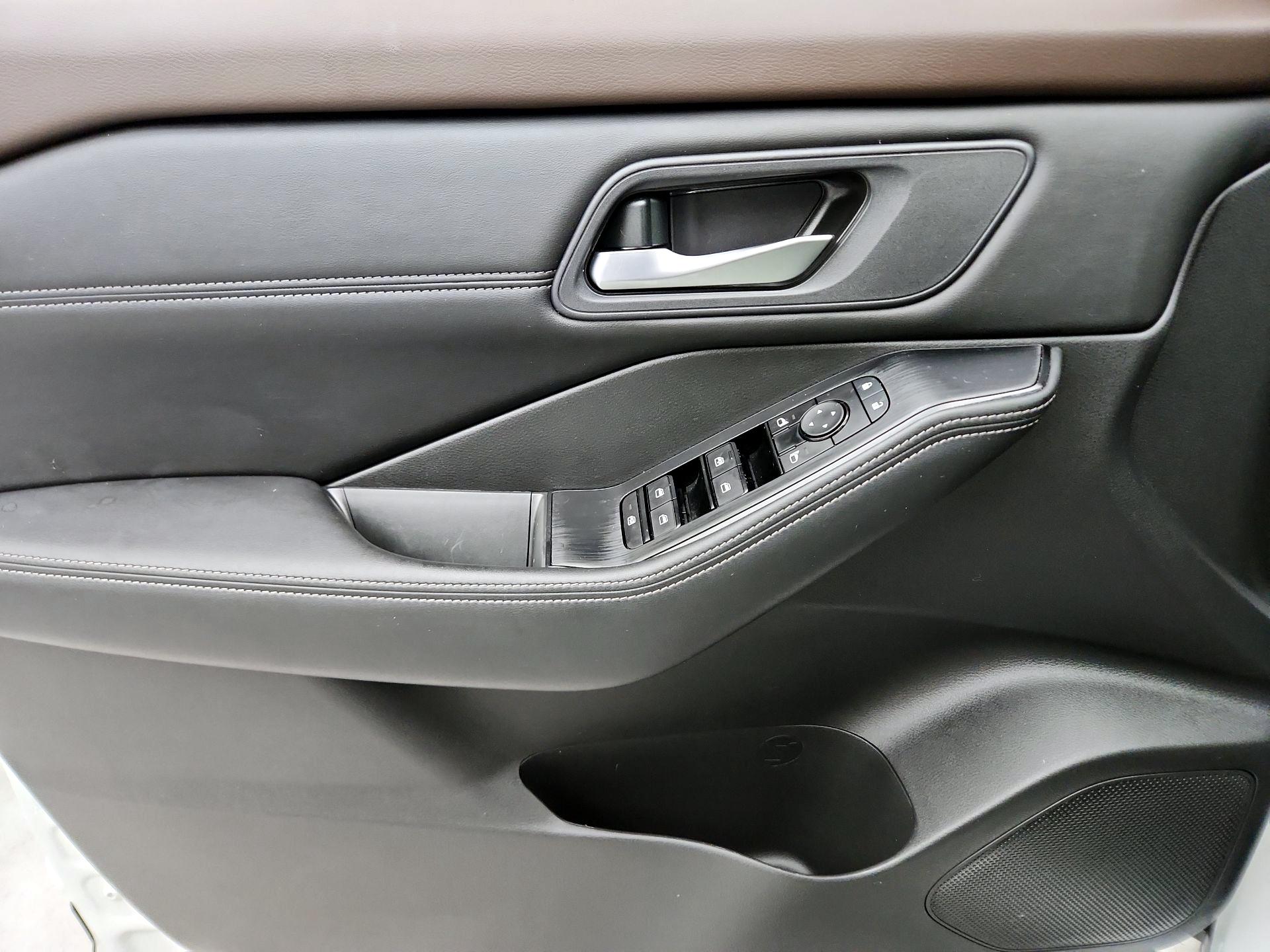 Thumbnail: 2023 Nissan Rogue - 12