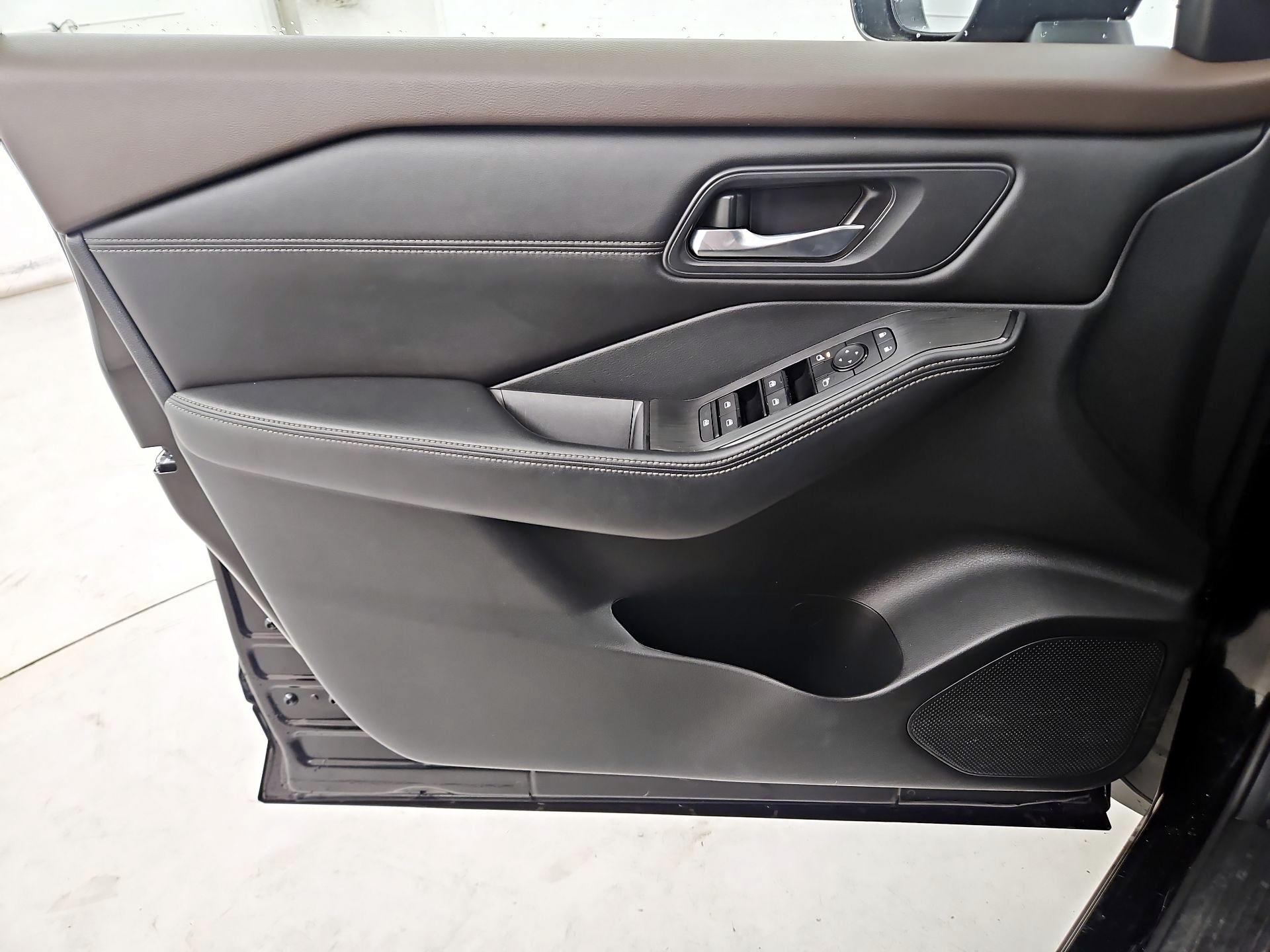 Thumbnail: 2023 Nissan Rogue - 12