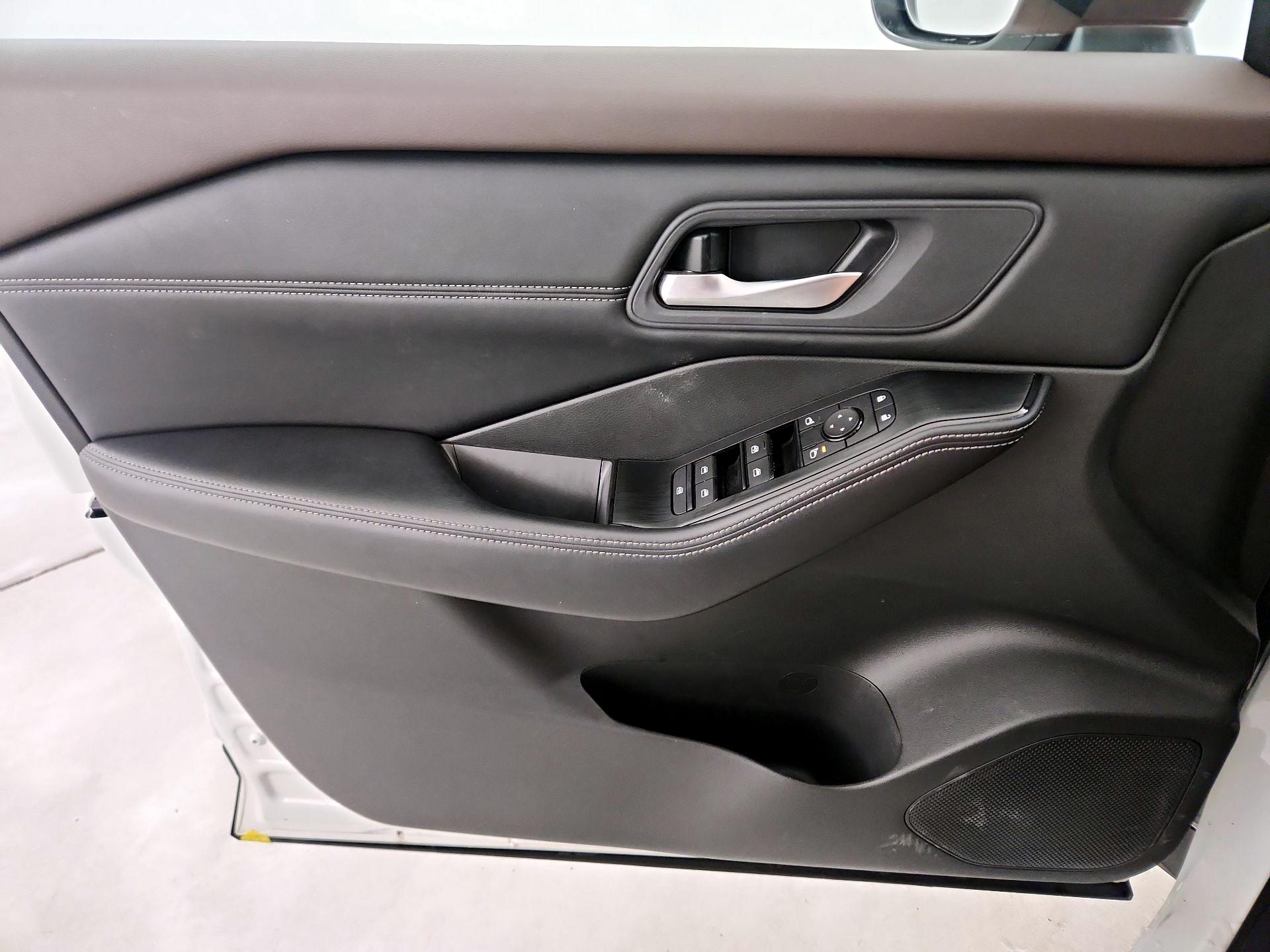 Thumbnail: 2023 Nissan Rogue - 12