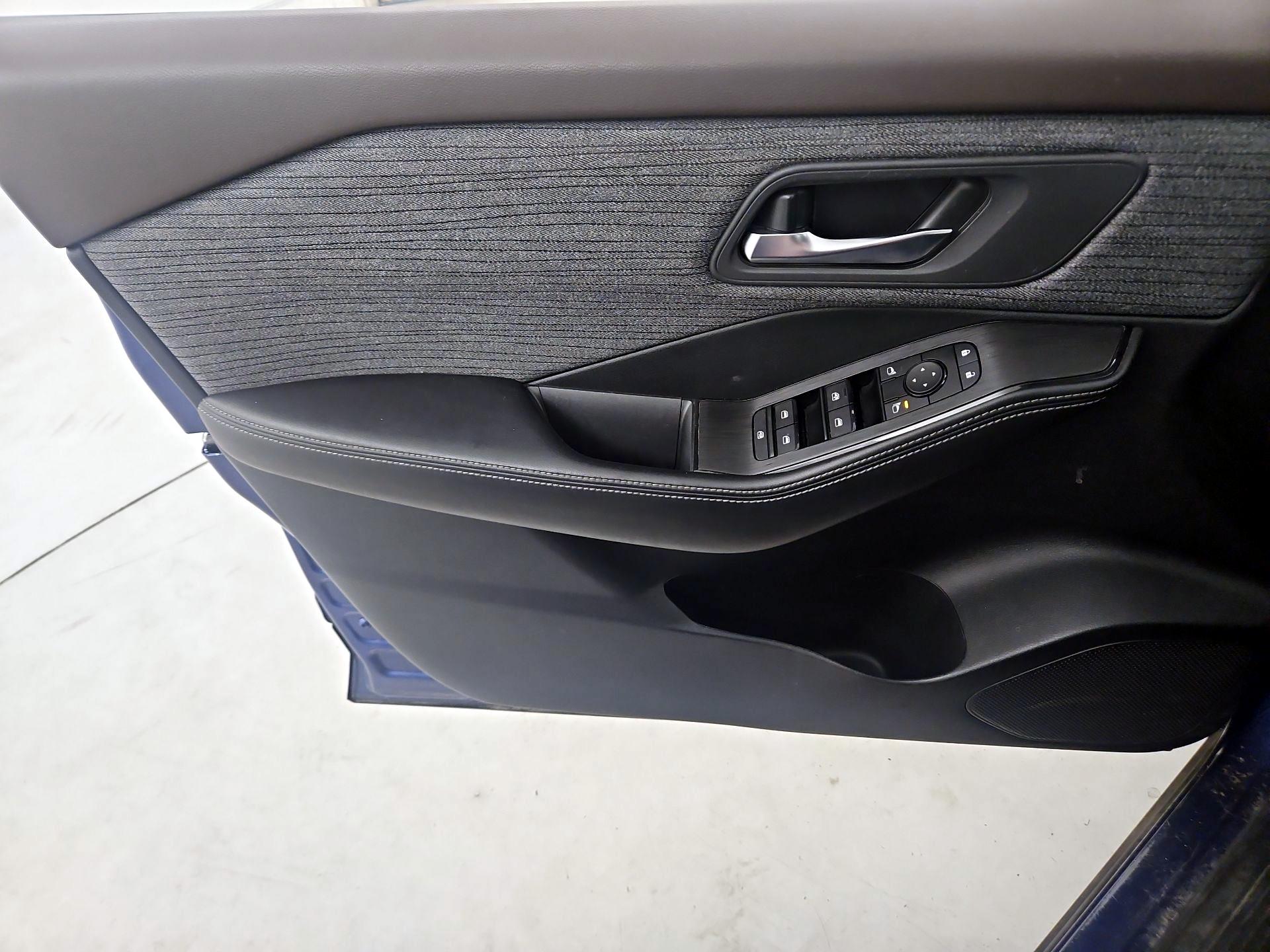 Thumbnail: 2023 Nissan Rogue - 12