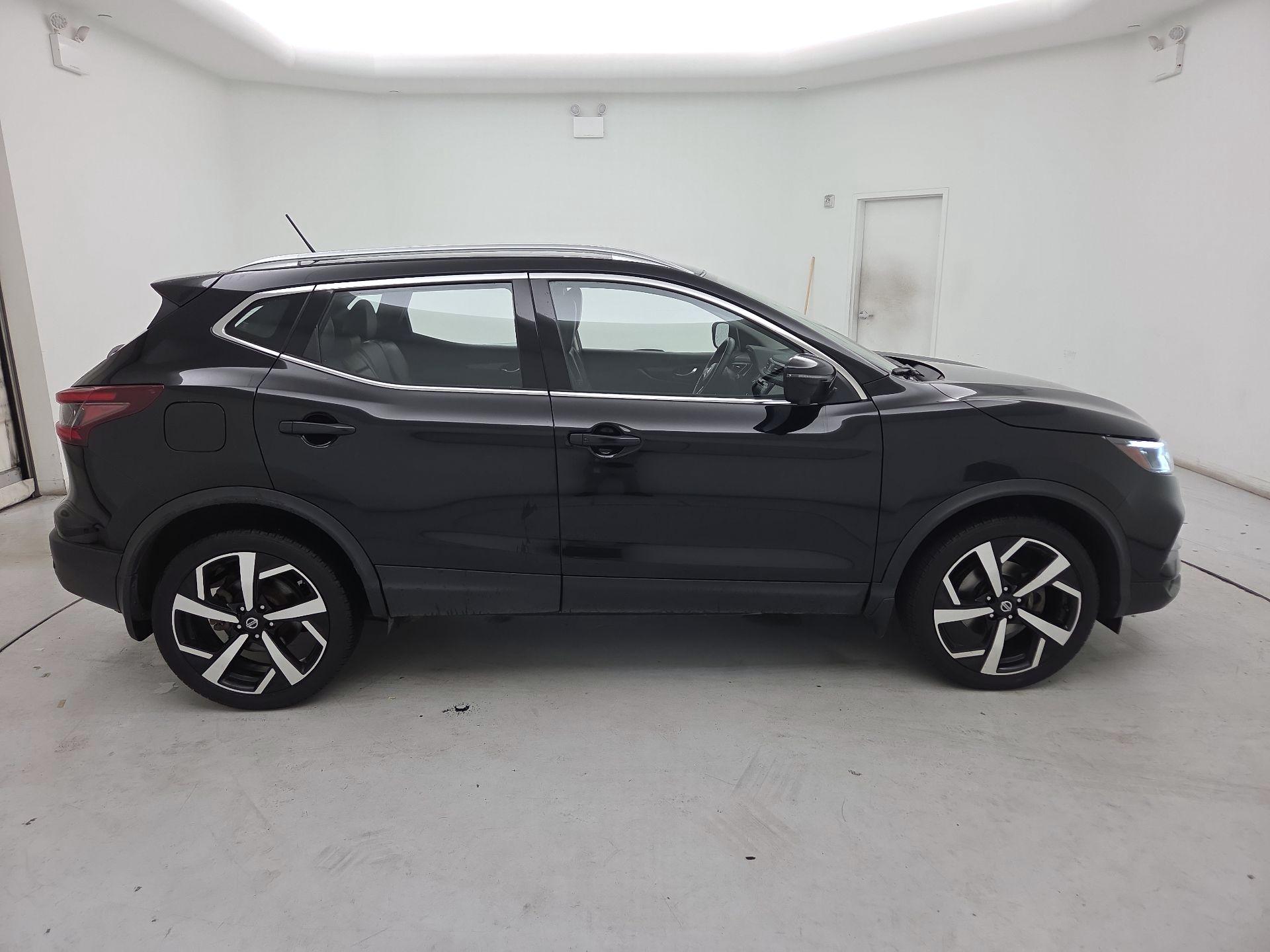 Thumbnail: 2022 Nissan Rogue Sport - 4