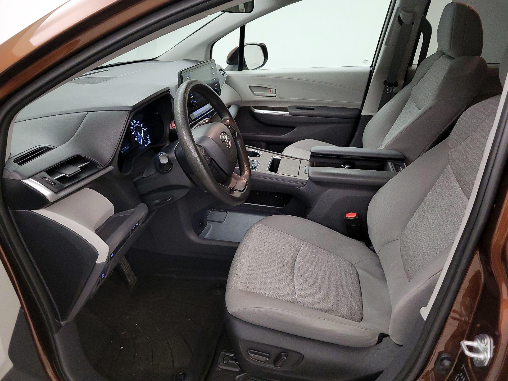 Thumbnail: 2022 Toyota Sienna - 11