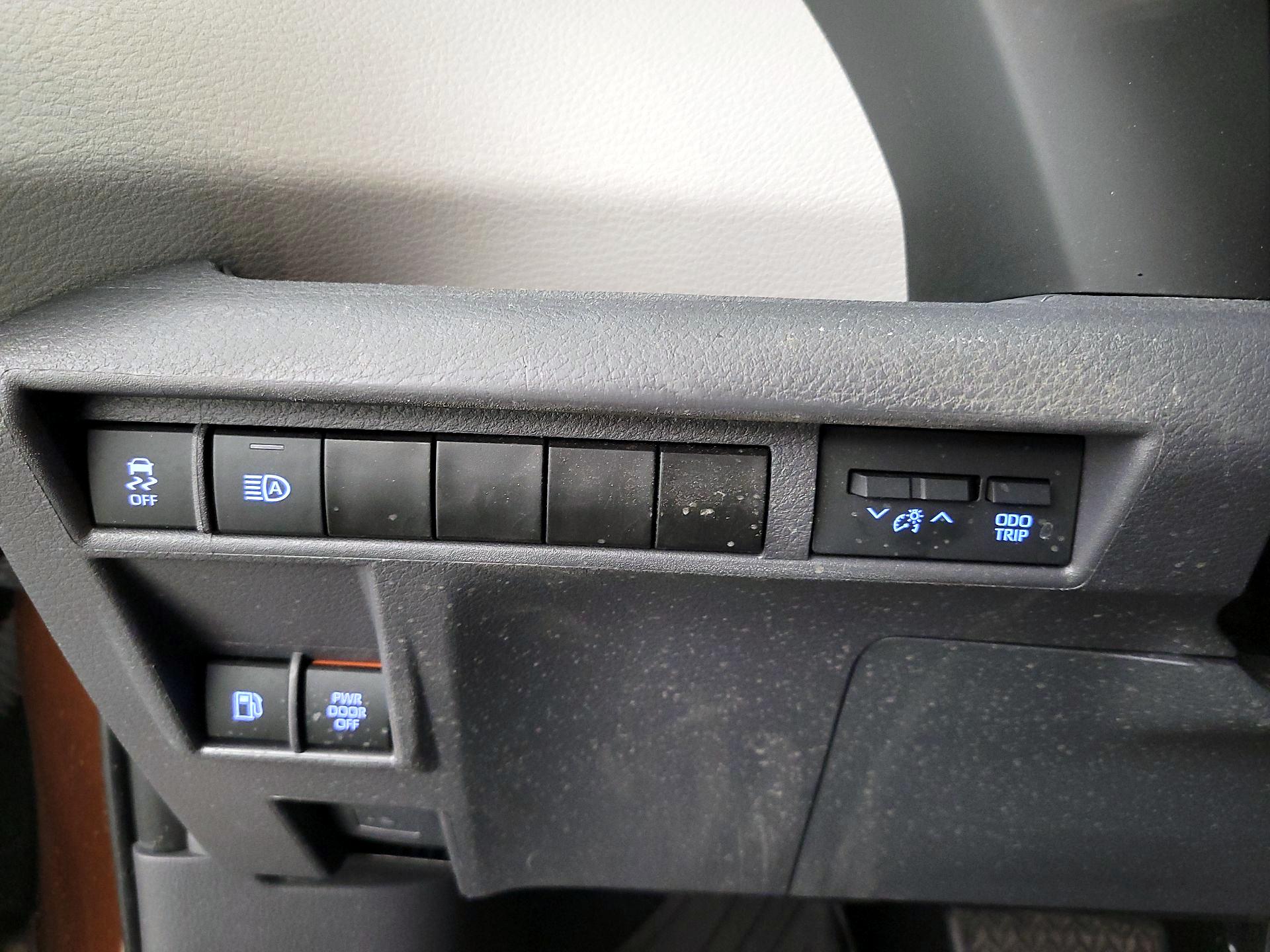 Thumbnail: 2022 Toyota Sienna - 13