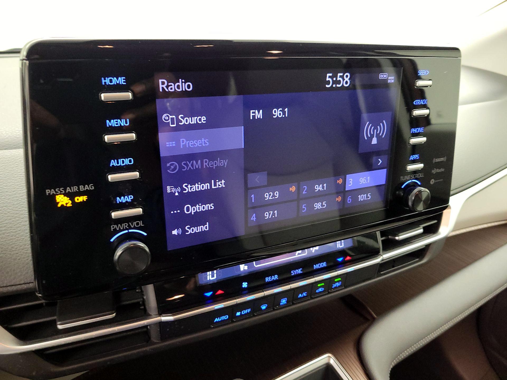 Thumbnail: 2022 Toyota Sienna - 15