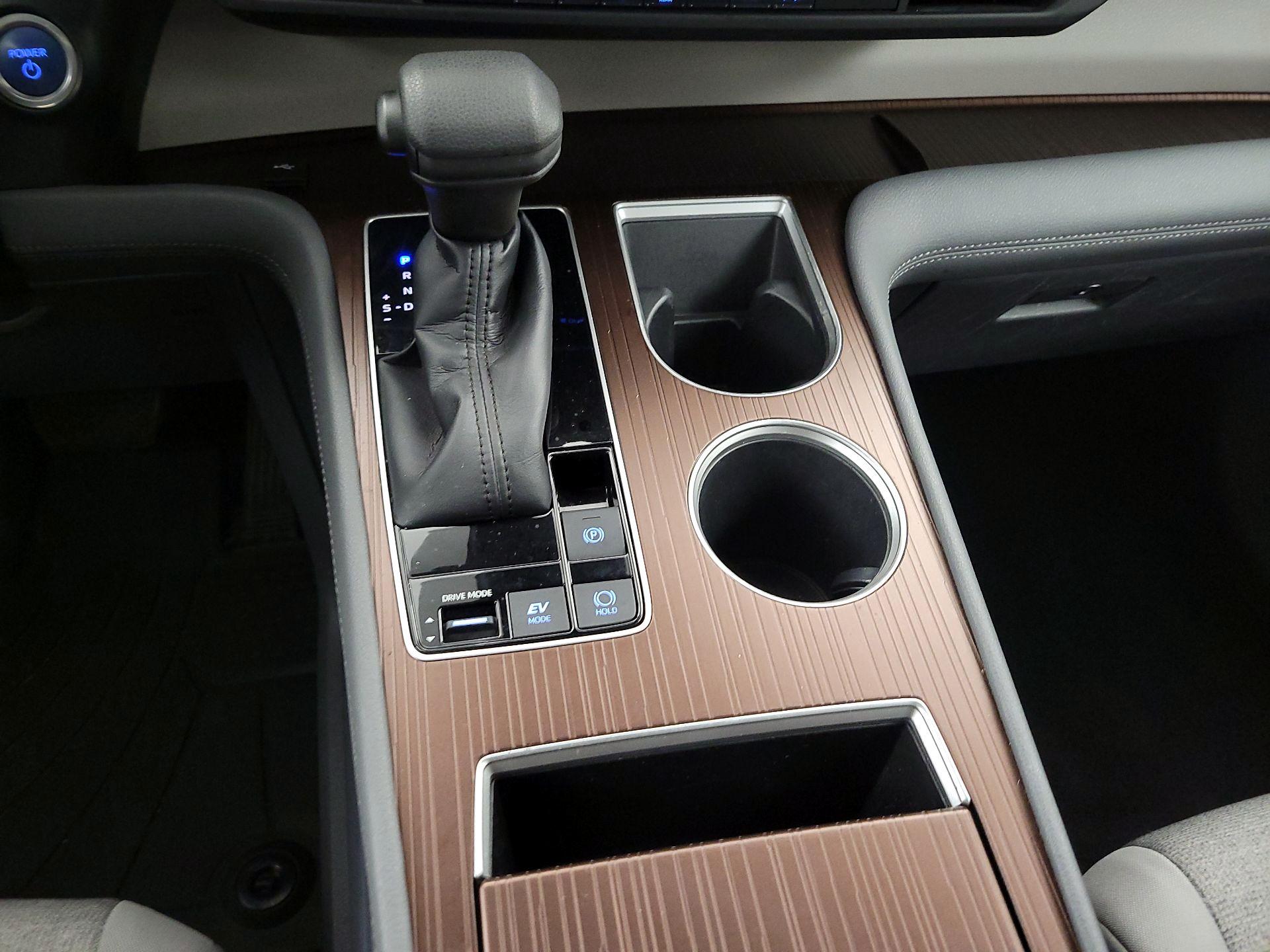 Thumbnail: 2022 Toyota Sienna - 17