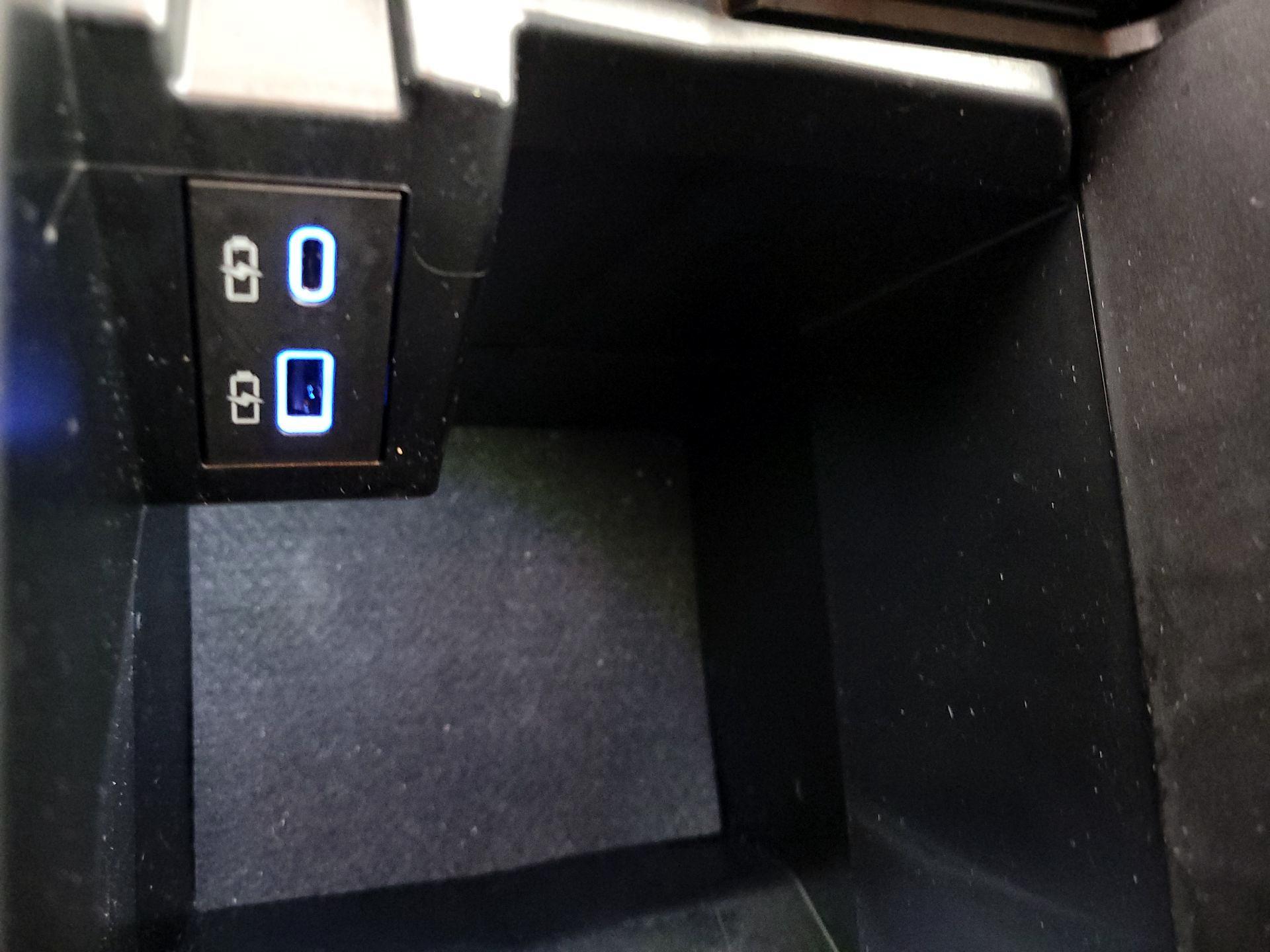 Thumbnail: 2022 Toyota Sienna - 18