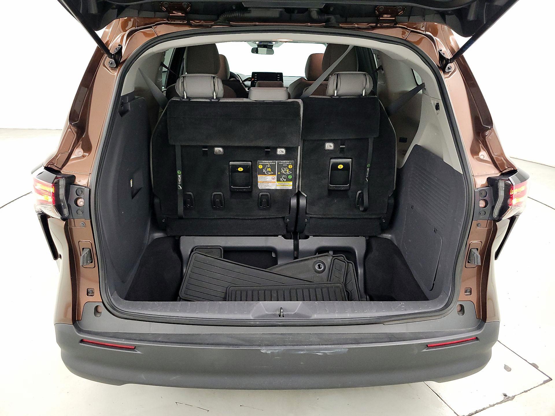 Thumbnail: 2022 Toyota Sienna - 19