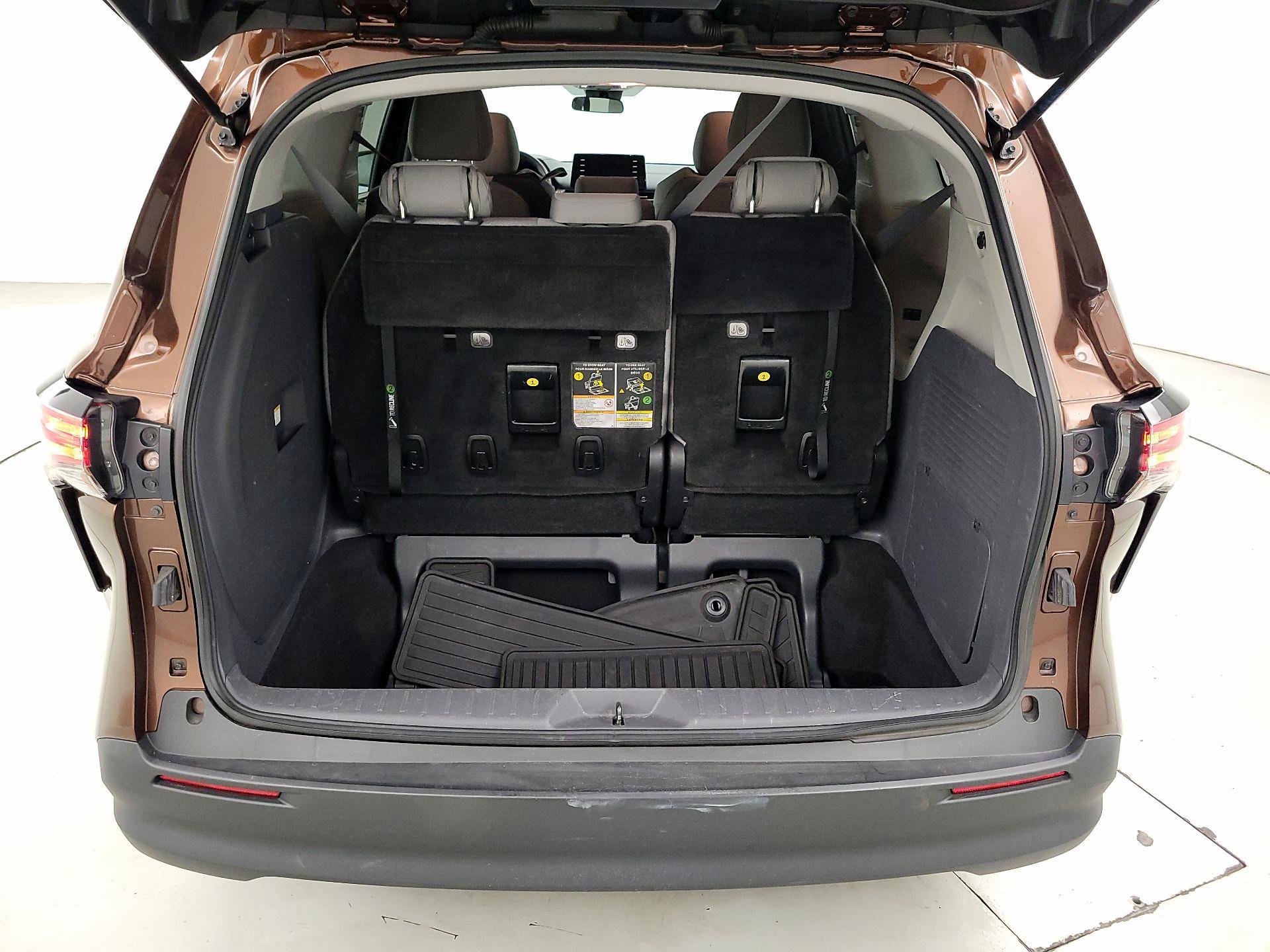 Thumbnail: 2022 Toyota Sienna - 20