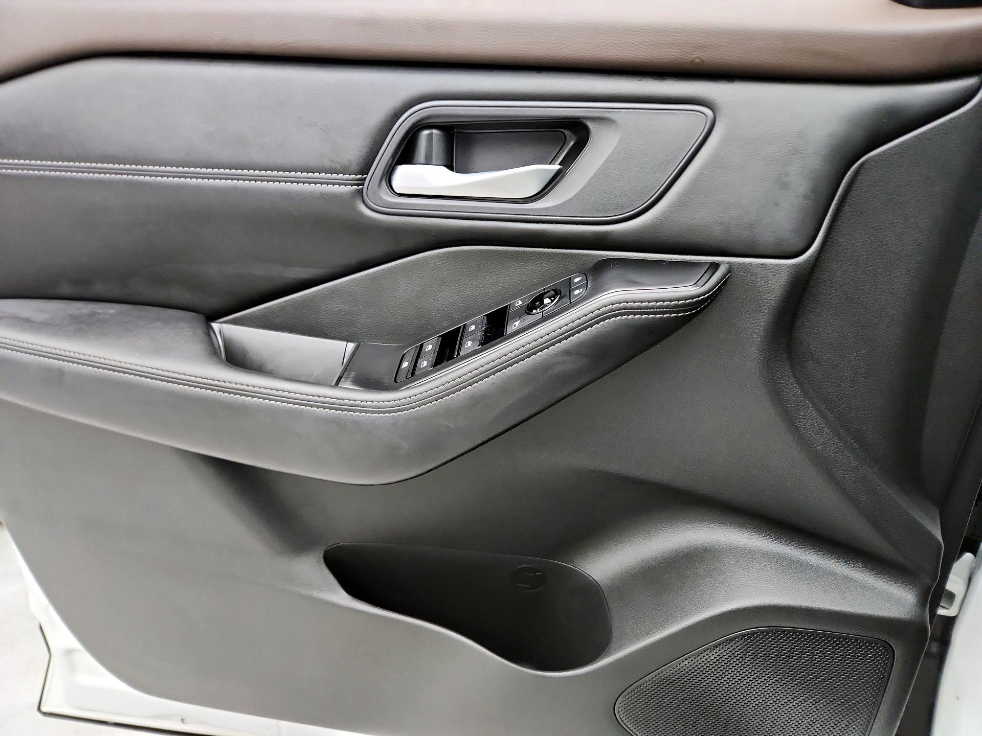 Thumbnail: 2023 Nissan Rogue - 12