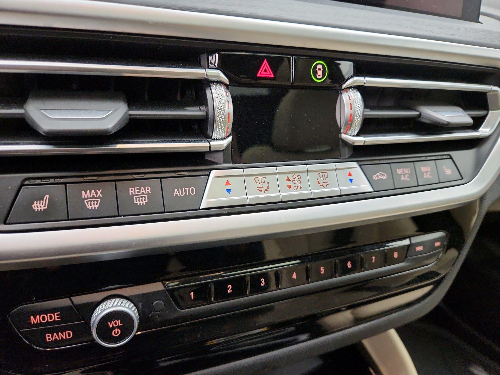 Thumbnail: 2023 BMW X4 - 17