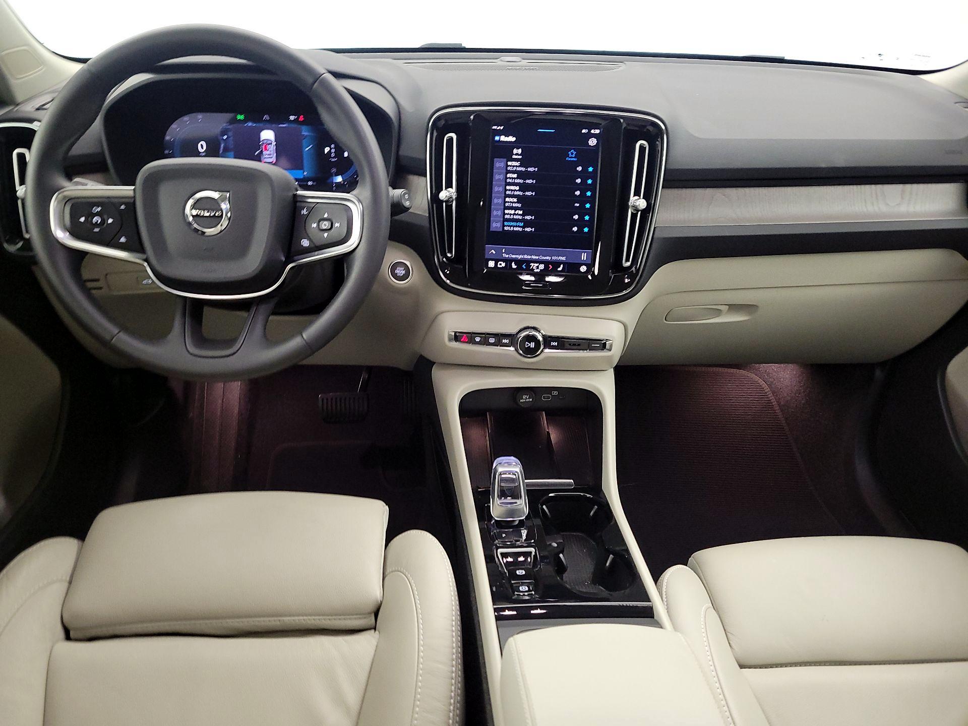 Thumbnail: 2023 Volvo XC40 - 9