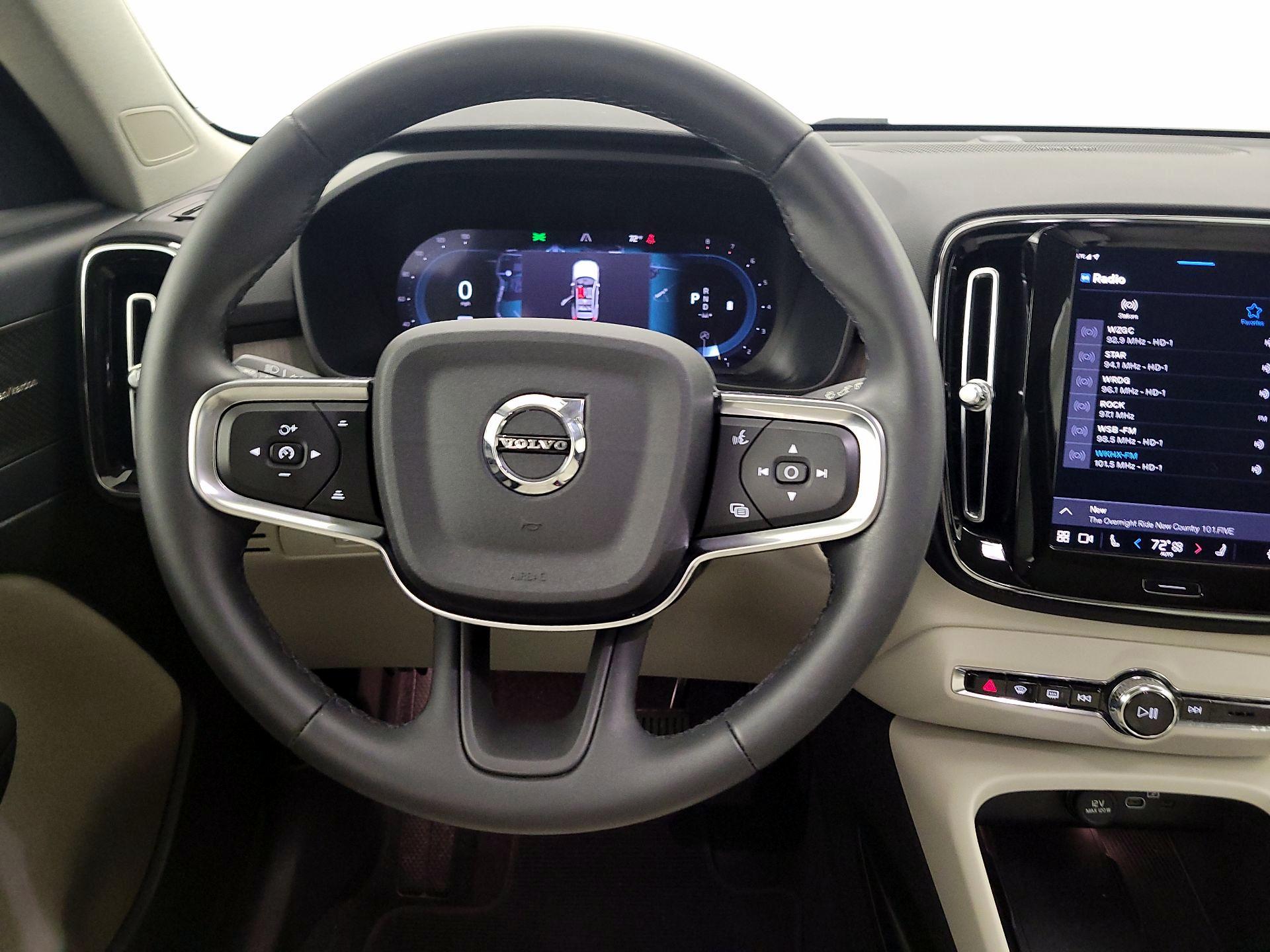 Thumbnail: 2023 Volvo XC40 - 10