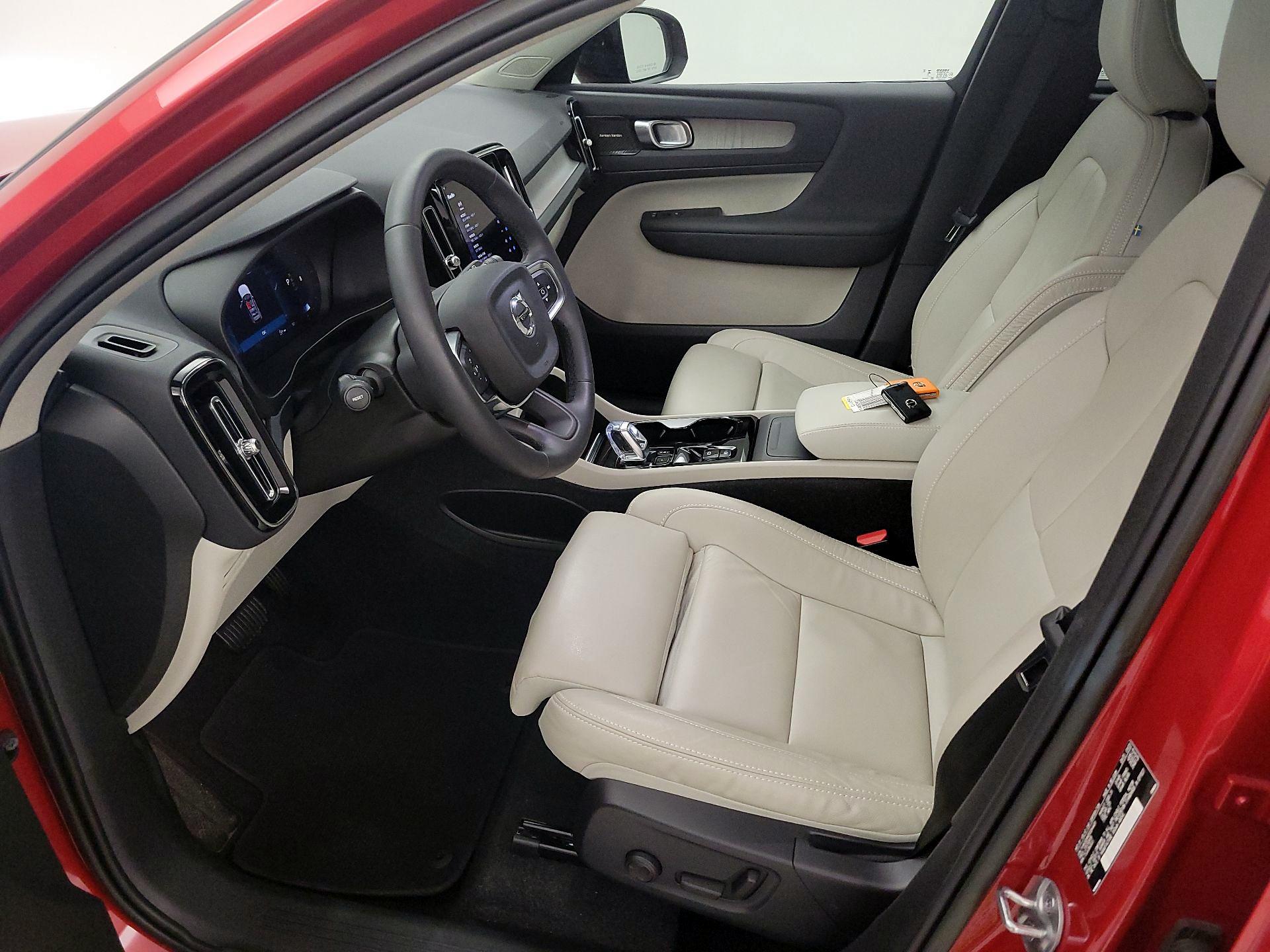 Thumbnail: 2023 Volvo XC40 - 11