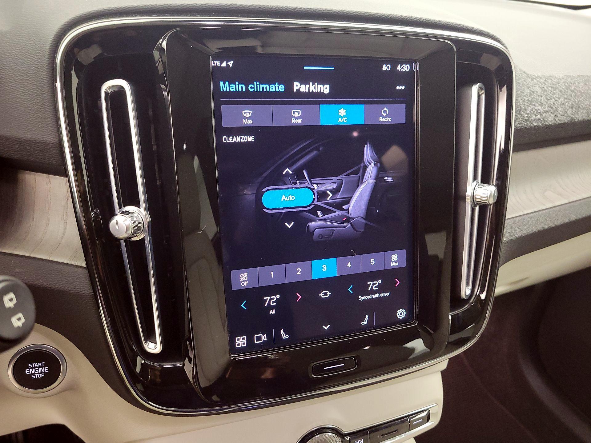 Thumbnail: 2023 Volvo XC40 - 16