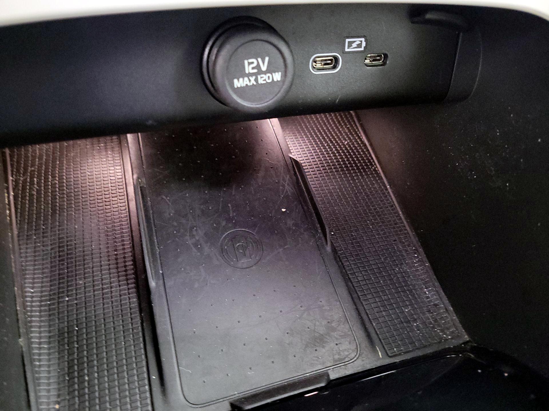 Thumbnail: 2023 Volvo XC40 - 18