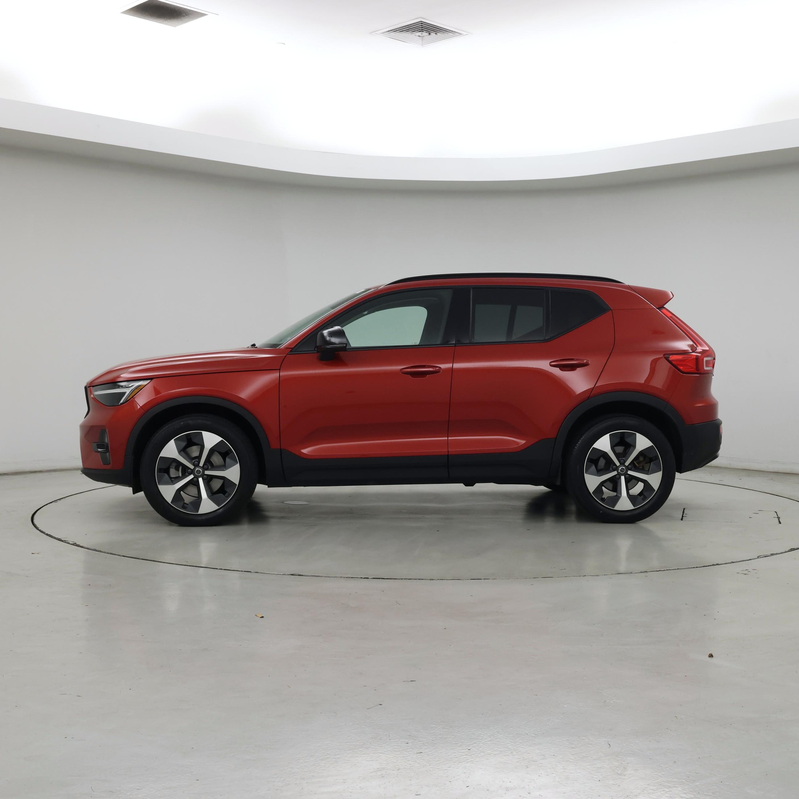 Thumbnail: 2023 Volvo XC40 - 3