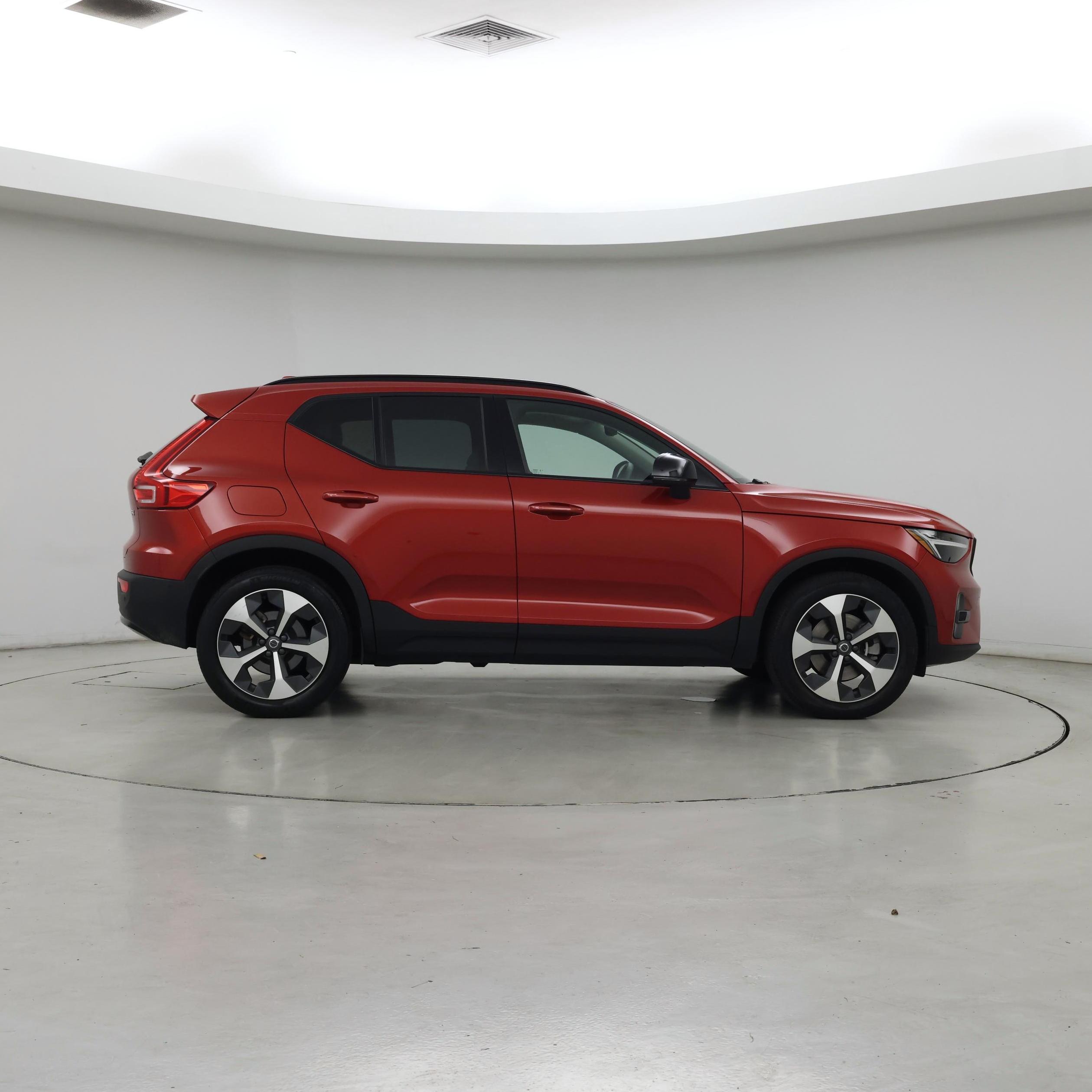 Thumbnail: 2023 Volvo XC40 - 7