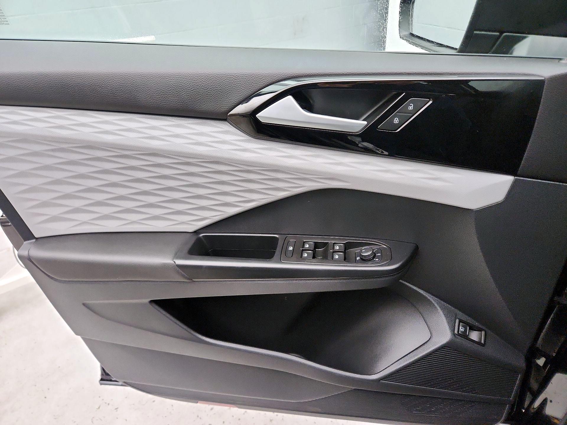 Thumbnail: 2023 Volkswagen Taos - 12