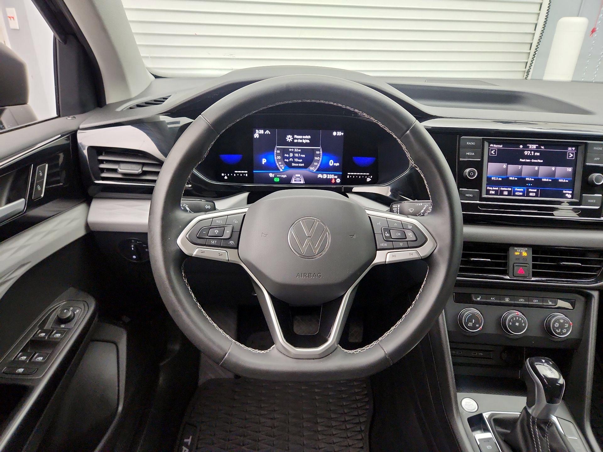 Thumbnail: 2022 Volkswagen Taos - 10