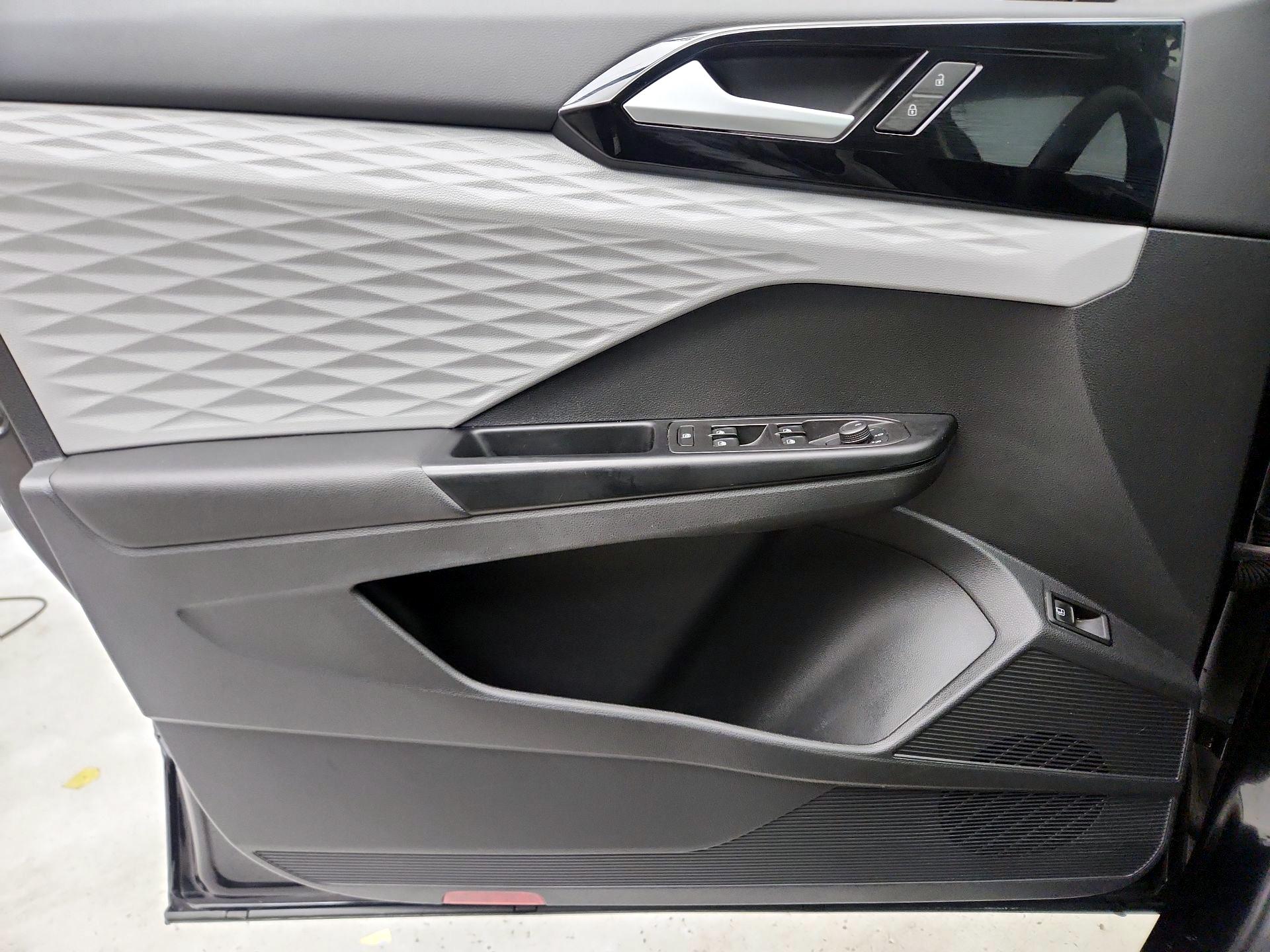Thumbnail: 2022 Volkswagen Taos - 12
