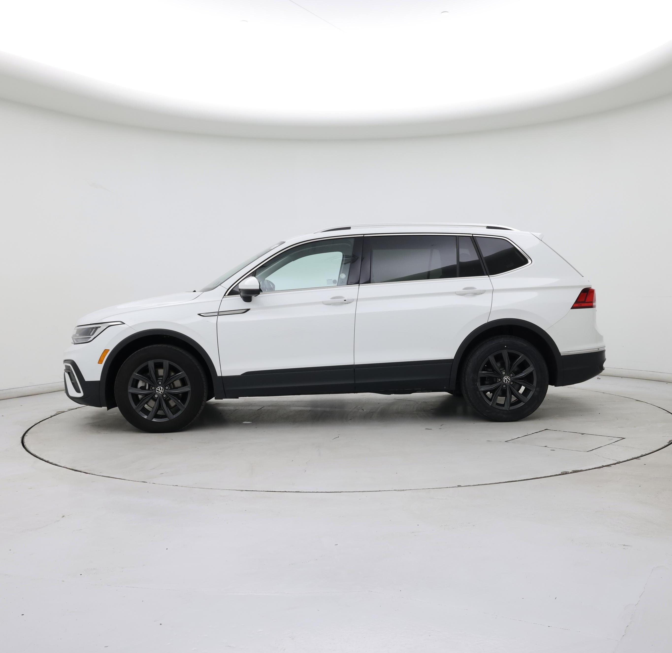 Thumbnail: 2024 Volkswagen Tiguan - 3