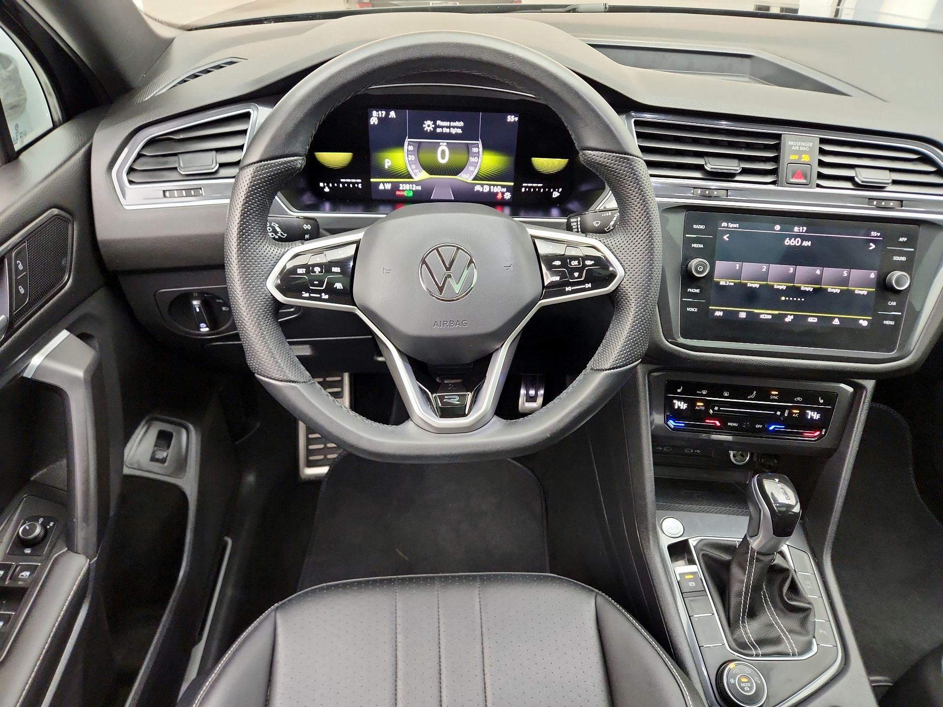 Thumbnail: 2022 Volkswagen Tiguan - 10