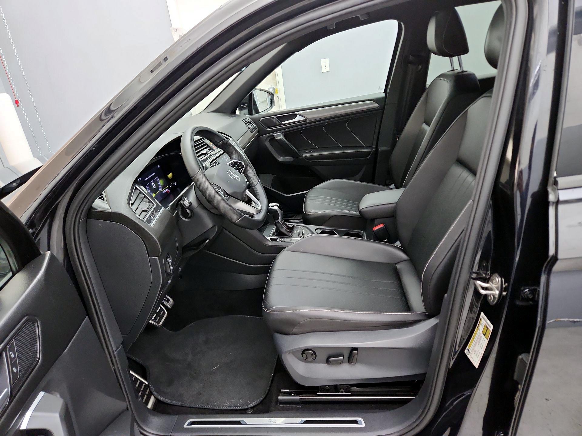 Thumbnail: 2022 Volkswagen Tiguan - 11