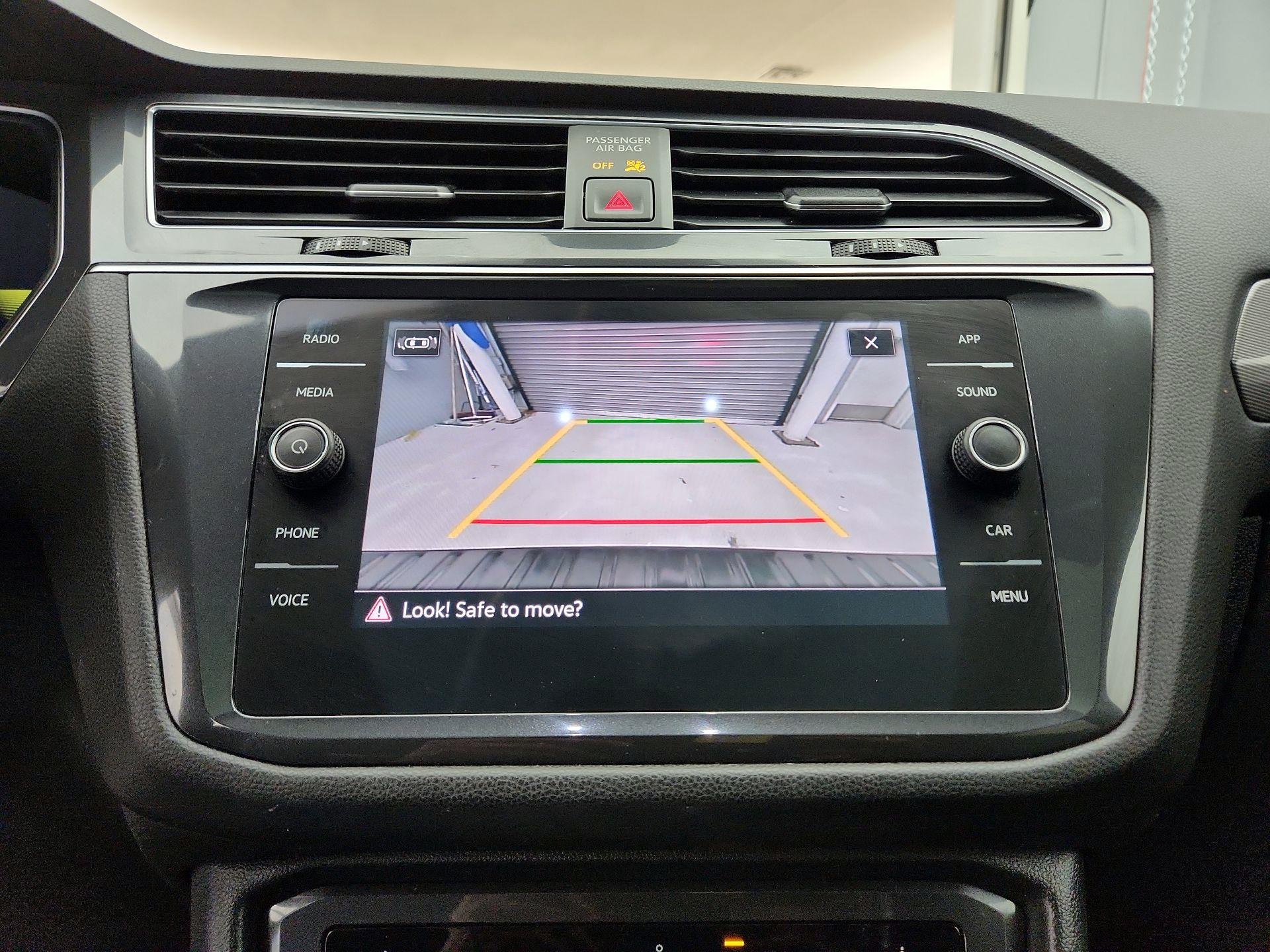 Thumbnail: 2022 Volkswagen Tiguan - 14