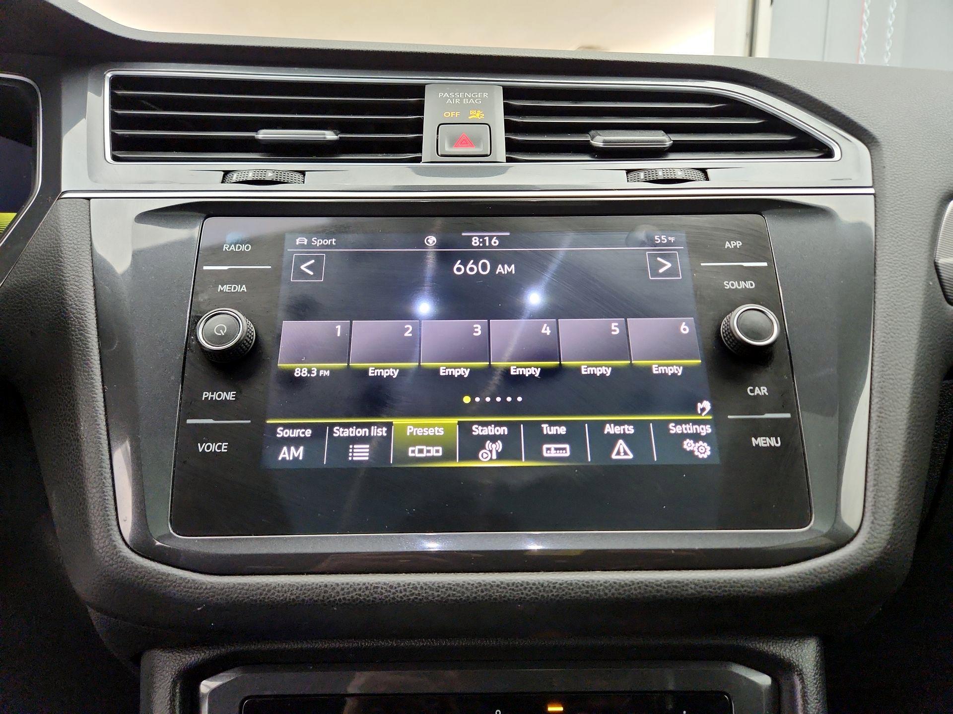 Thumbnail: 2022 Volkswagen Tiguan - 15