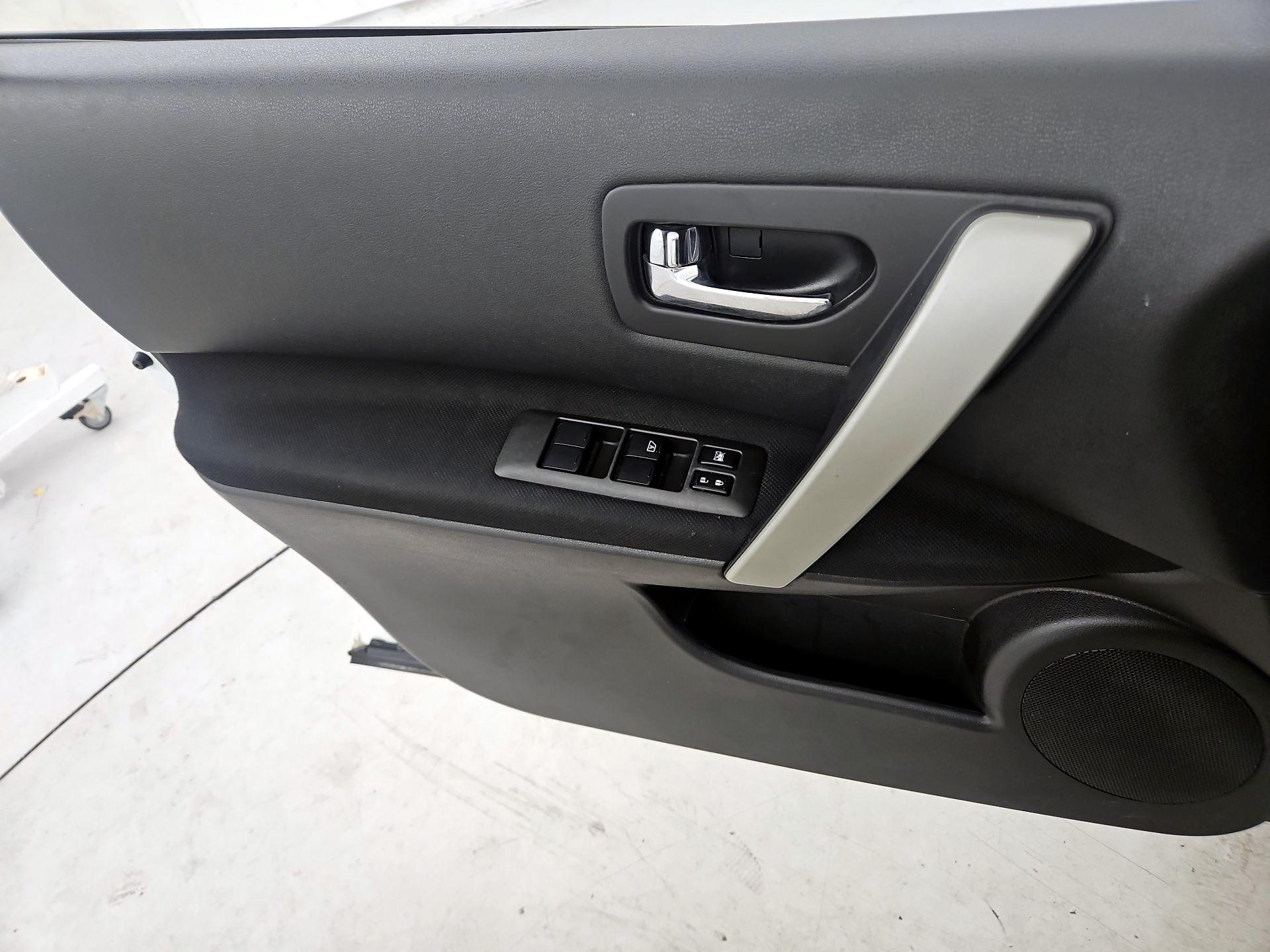 Thumbnail: 2014 Nissan Rogue - 12