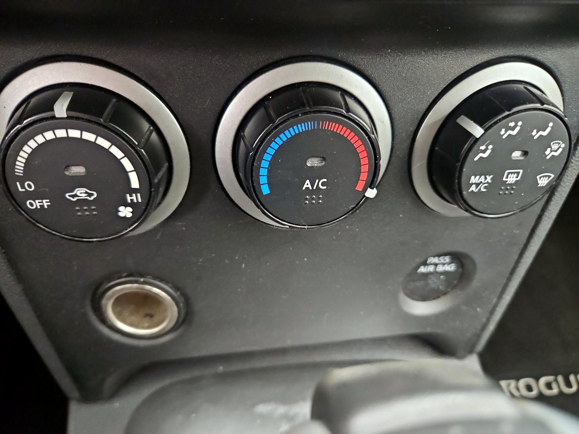 Thumbnail: 2014 Nissan Rogue - 16